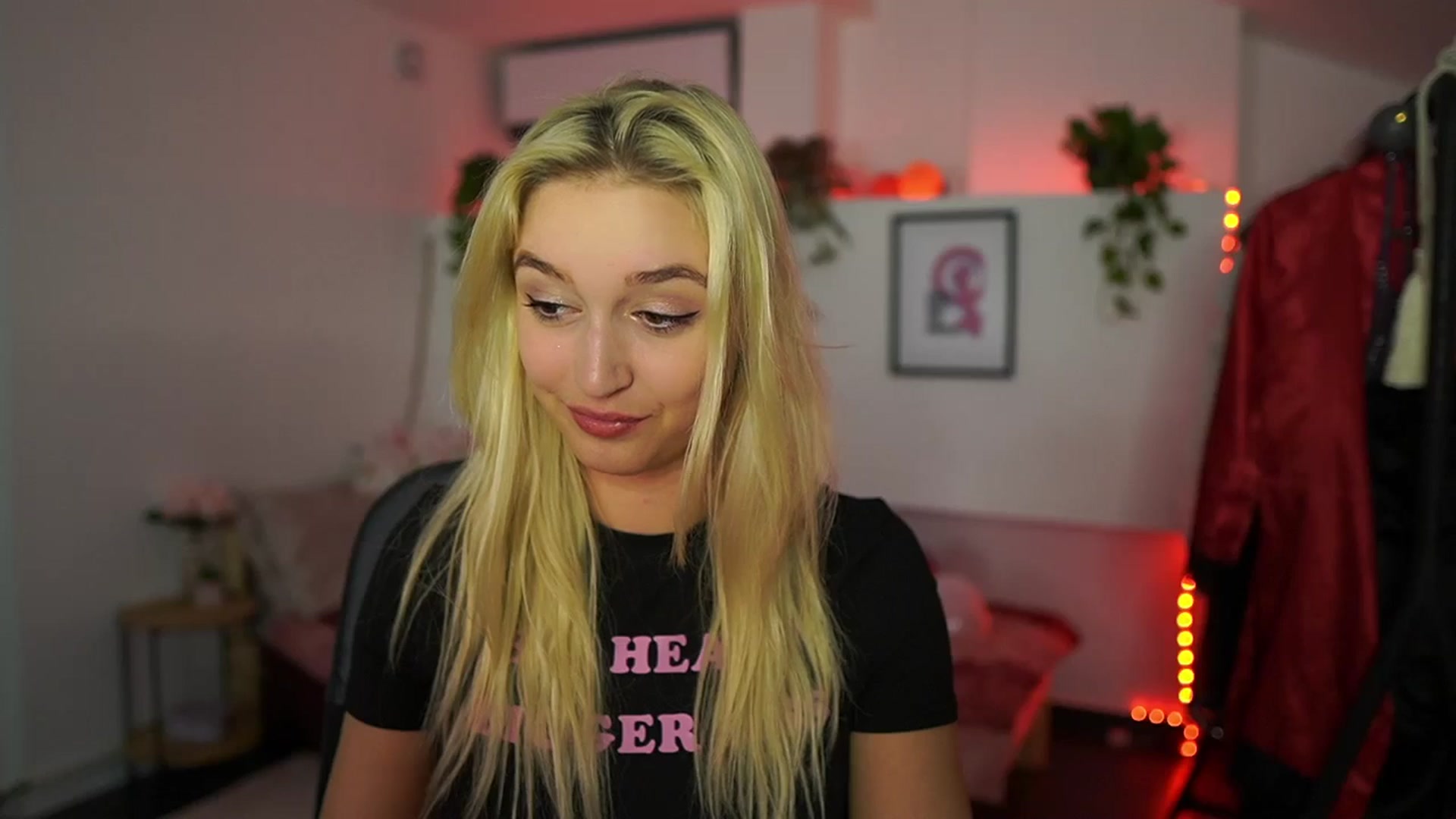 Gallery image thumbnail from Alexis__Texas's myfreecams stream on, 10/22/2024, 21:22 image 15 of 20