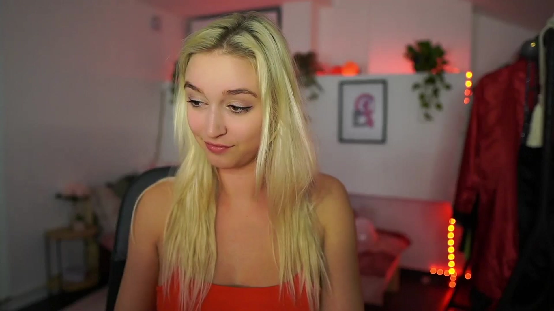 Gallery image thumbnail from Alexis__Texas's myfreecams stream on, 10/22/2024, 23:30 image 14 of 20