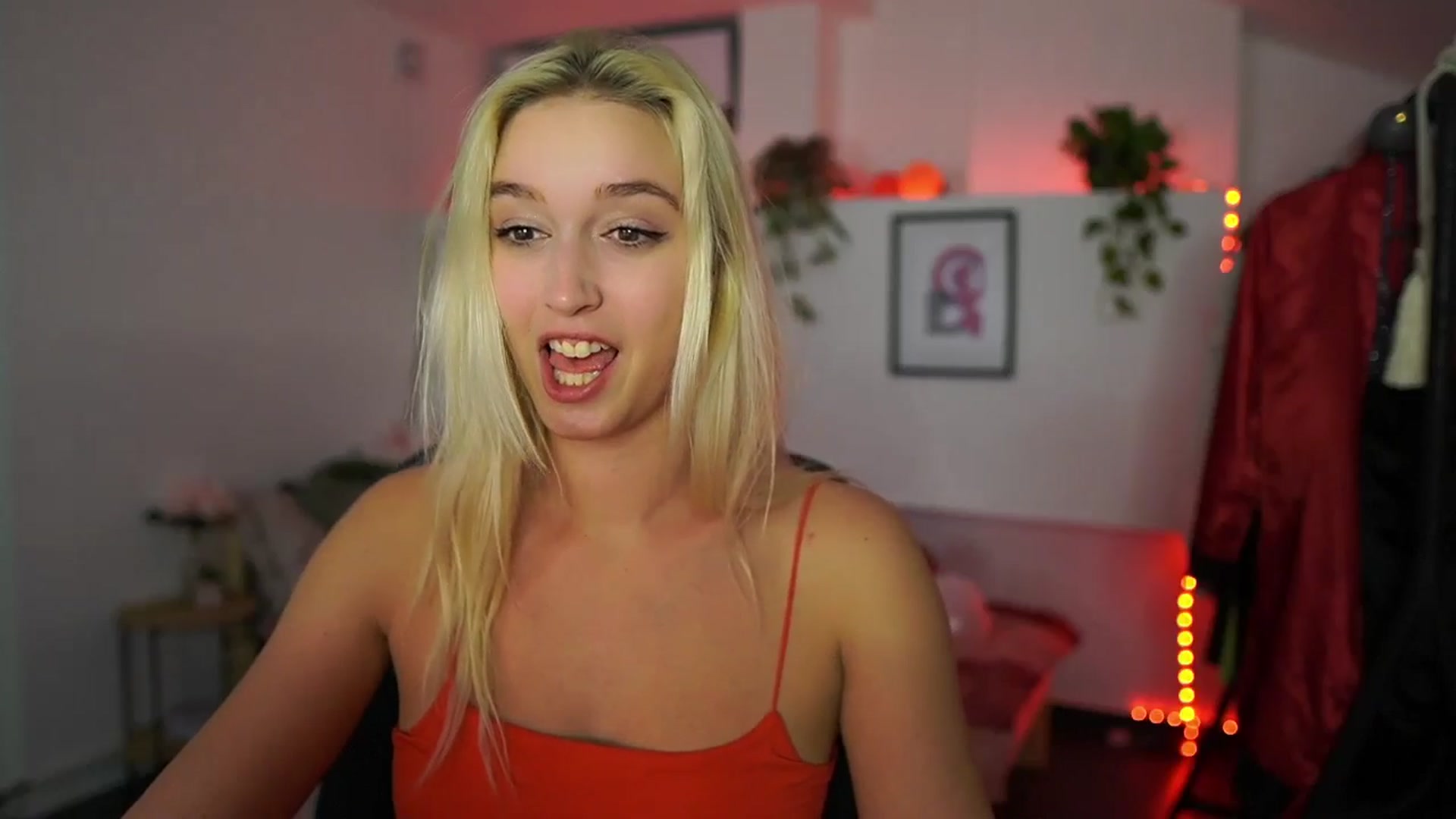 Gallery image thumbnail from Alexis__Texas's myfreecams stream on, 10/22/2024, 23:30 image 18 of 20