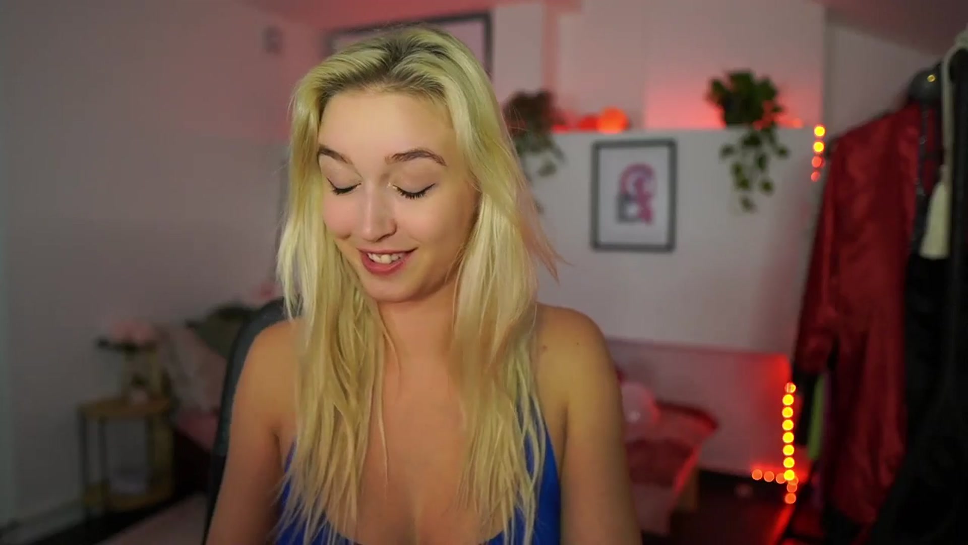 Gallery image thumbnail from Alexis__Texas's myfreecams stream on, 10/22/2024, 23:30 image 5 of 20