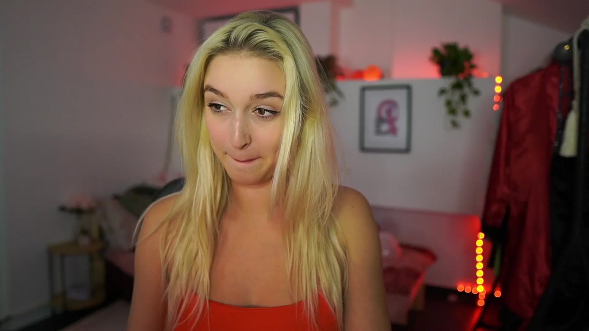 Gallery image thumbnail from Alexis__Texas's myfreecams stream on, 10/22/2024, 23:30 image 8 of 20