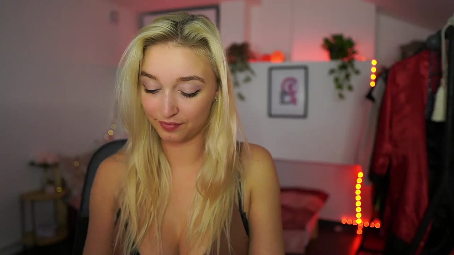 Gallery image thumbnail from Alexis__Texas's myfreecams stream on, 10/23/2024, 15:12 image 16 of 20