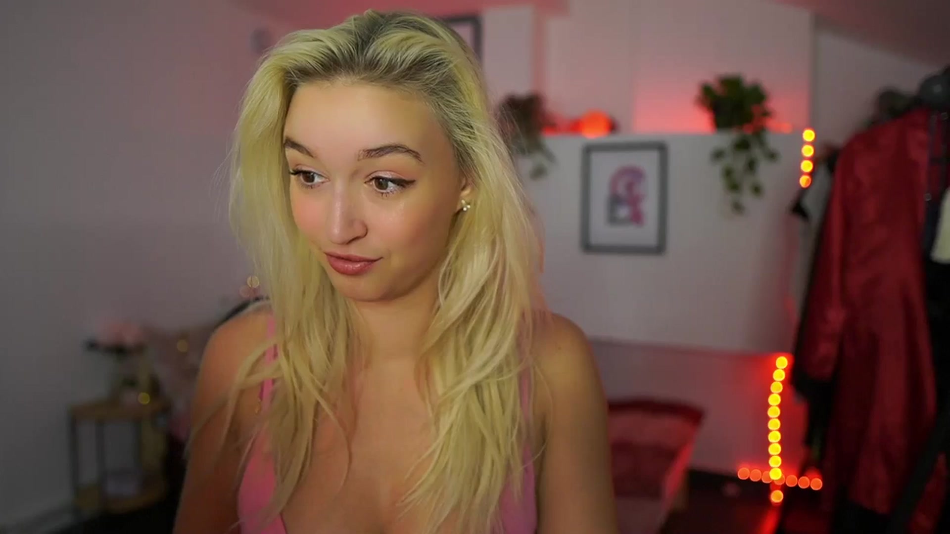 Gallery image thumbnail from Alexis__Texas's myfreecams stream on, 10/25/2024, 18:38 image 8 of 20