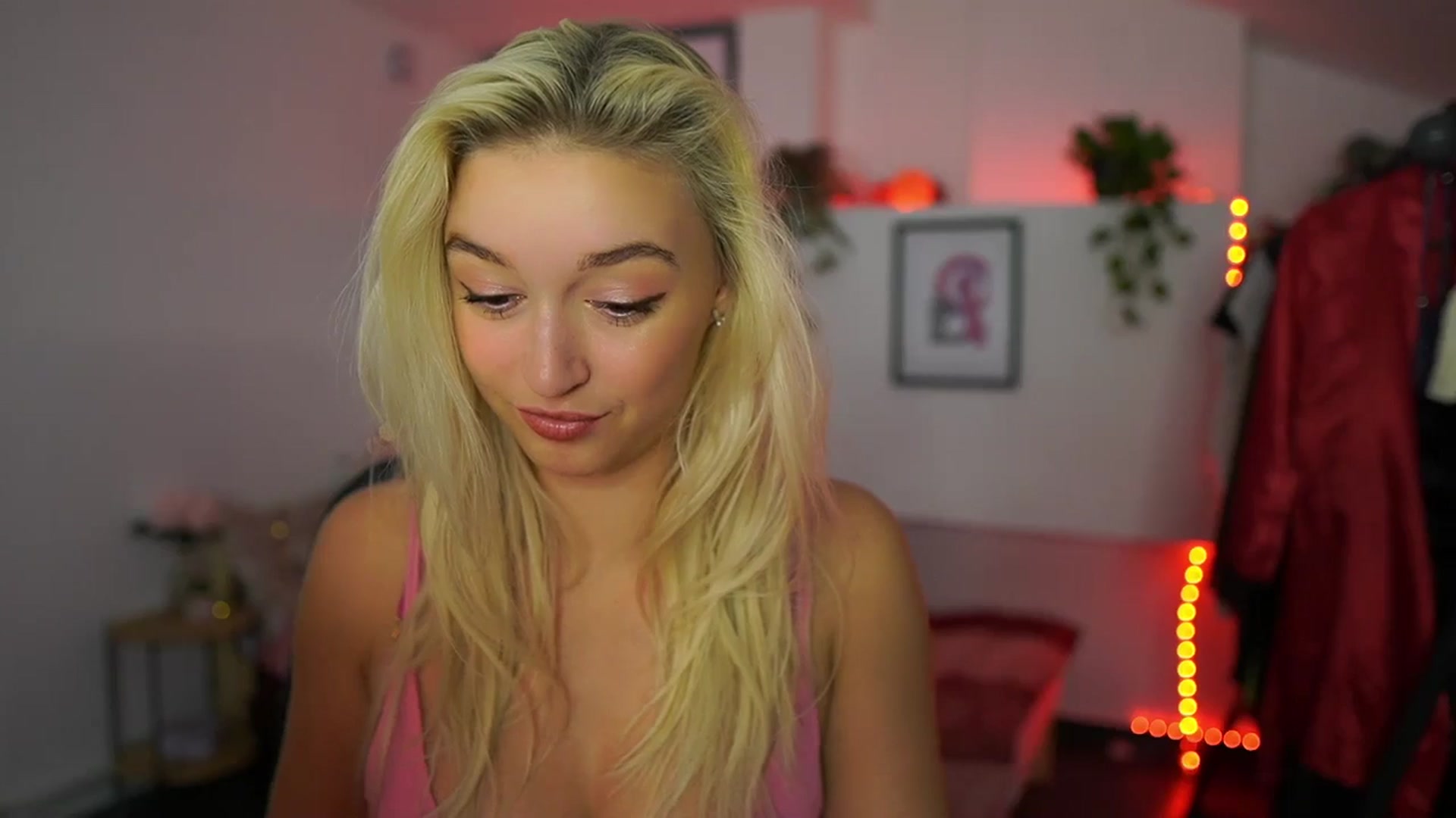 Gallery image thumbnail from Alexis__Texas's myfreecams stream on, 10/25/2024, 18:38 image 11 of 20