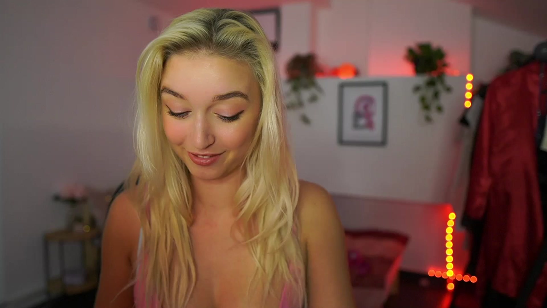 Gallery image thumbnail from Alexis__Texas's myfreecams stream on, 10/25/2024, 22:33 image 10 of 20