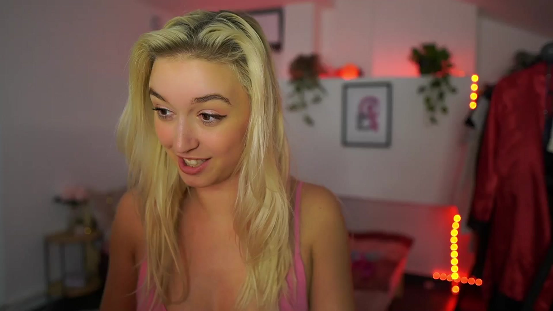 Gallery image thumbnail from Alexis__Texas's myfreecams stream on, 10/25/2024, 22:33 image 20 of 20