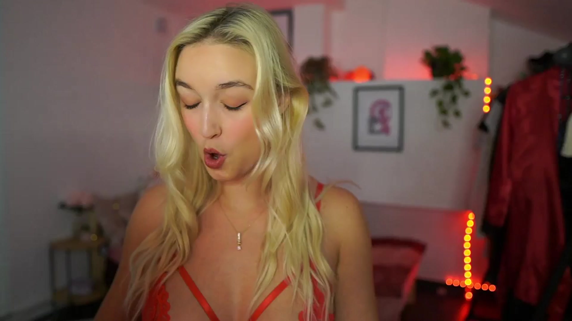 Gallery image thumbnail from Alexis__Texas's myfreecams stream on, 10/27/2024, 19:34 image 7 of 20