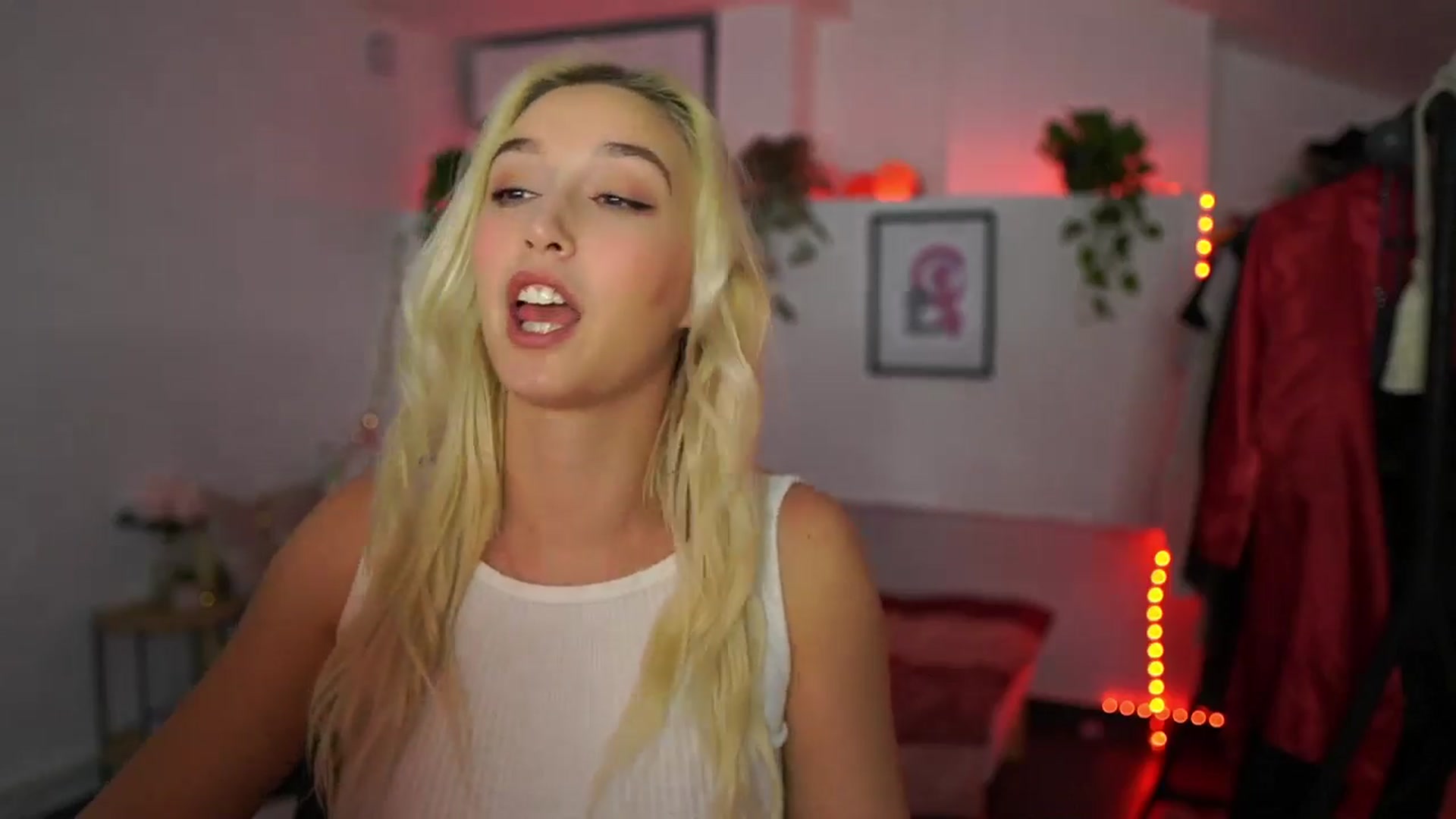 Gallery image thumbnail from Alexis__Texas's myfreecams stream on, 10/27/2024, 23:27 image 2 of 20