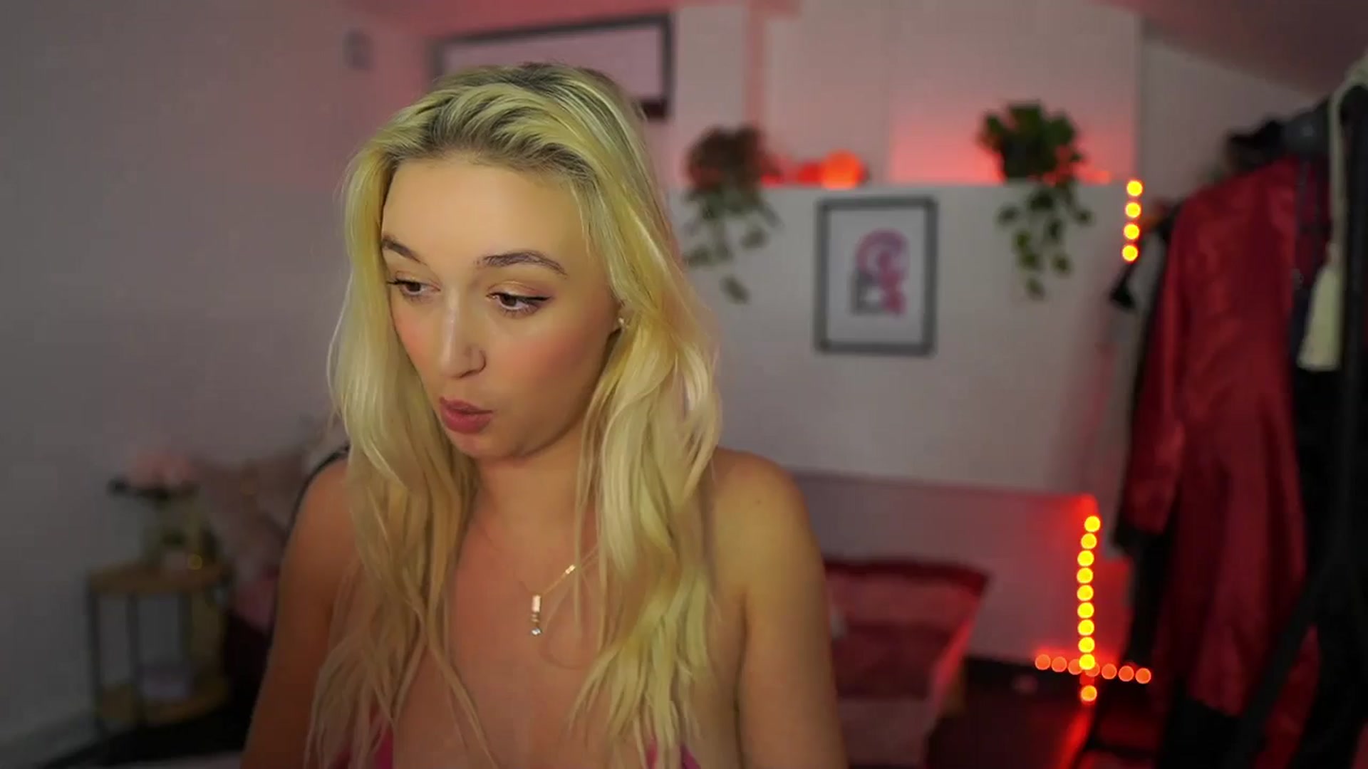 Gallery image thumbnail from Alexis__Texas's myfreecams stream on, 10/28/2024, 24:08 image 2 of 20