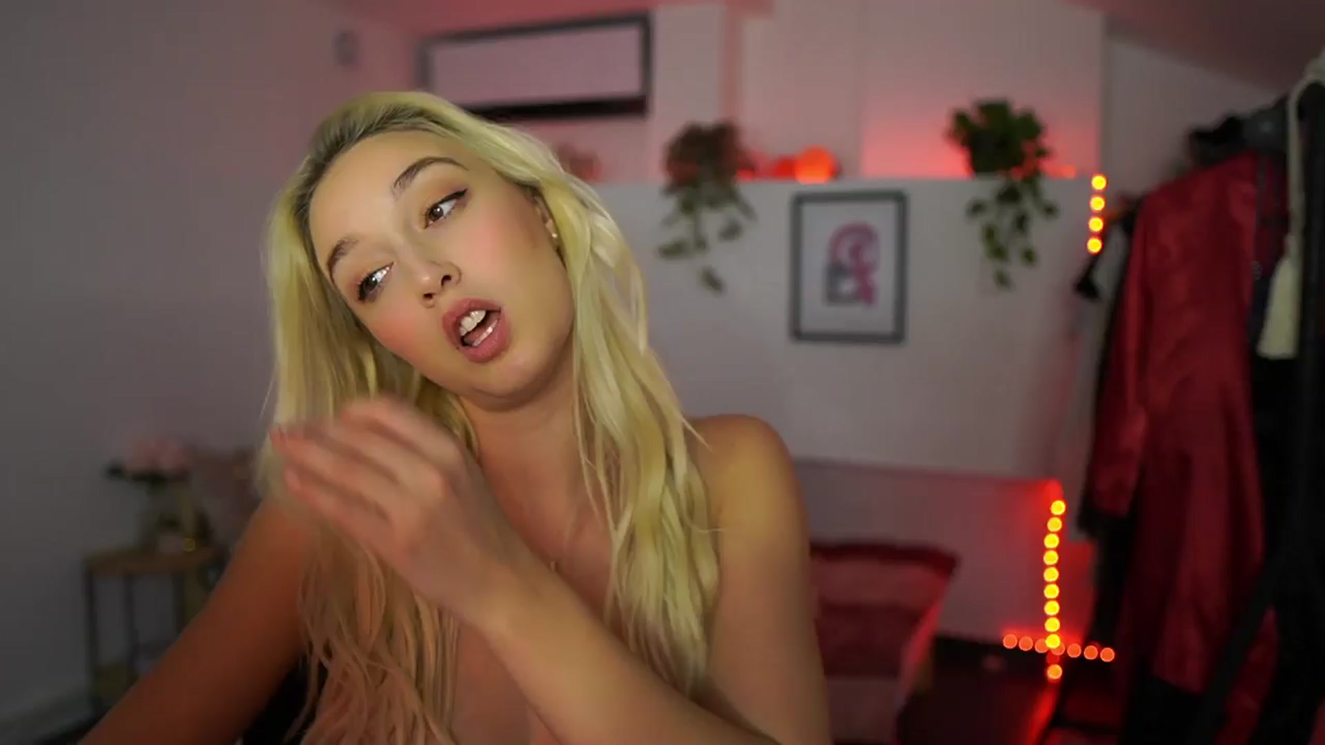 Gallery image thumbnail from Alexis__Texas's myfreecams stream on, 10/28/2024, 24:08 image 1 of 20