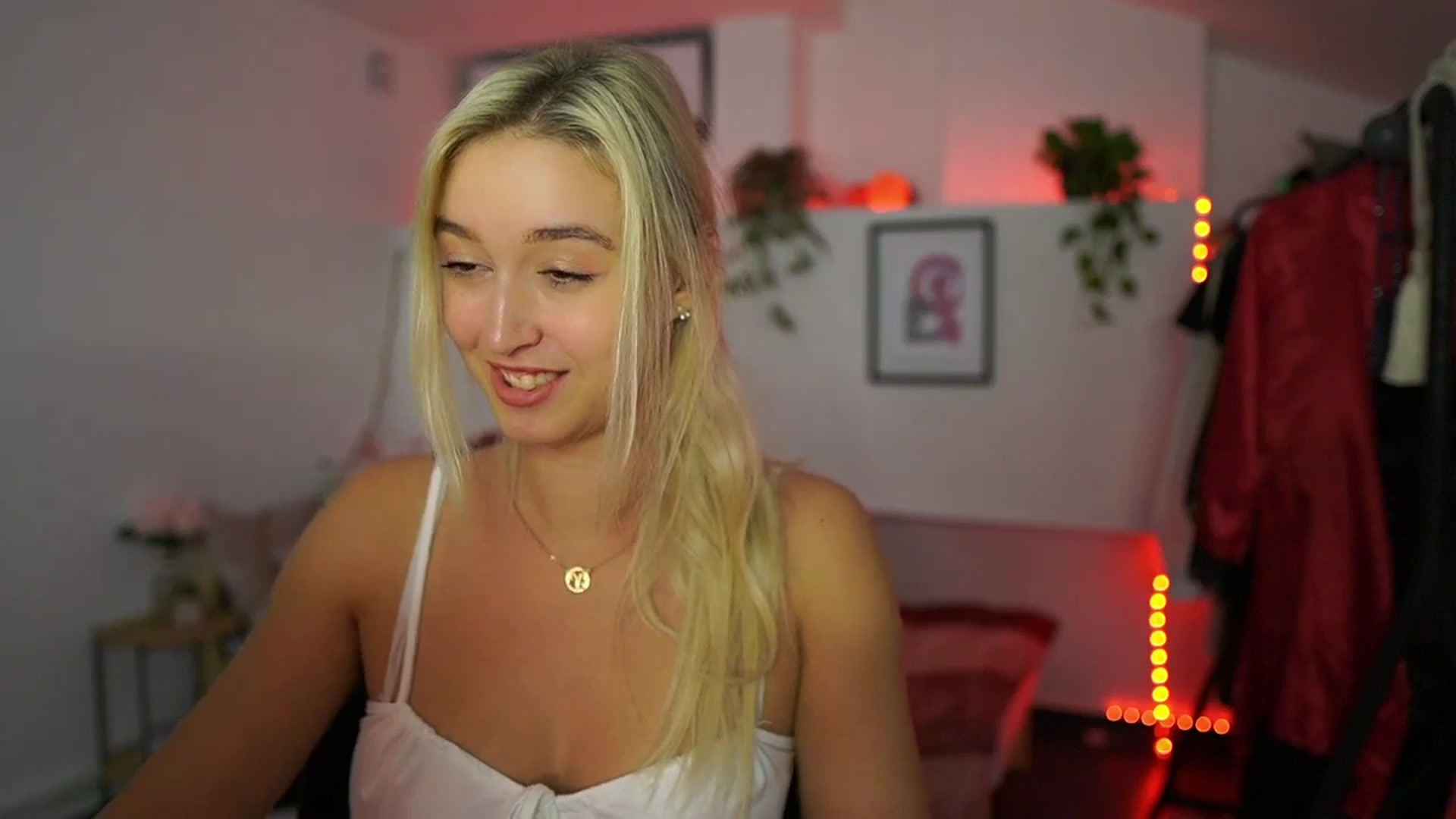 Gallery image thumbnail from Alexis__Texas's myfreecams stream on, 10/30/2024, 16:17 image 18 of 20