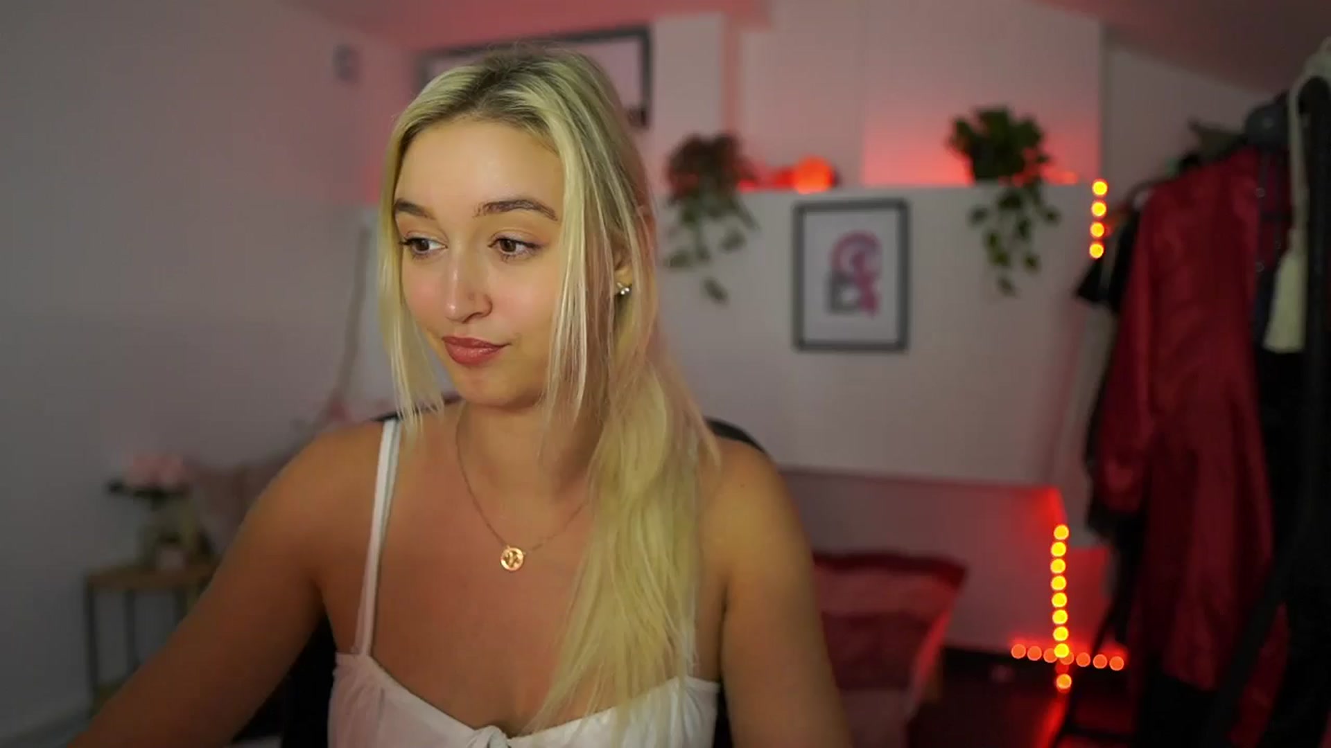 Gallery image thumbnail from Alexis__Texas's myfreecams stream on, 10/30/2024, 16:17 image 6 of 20