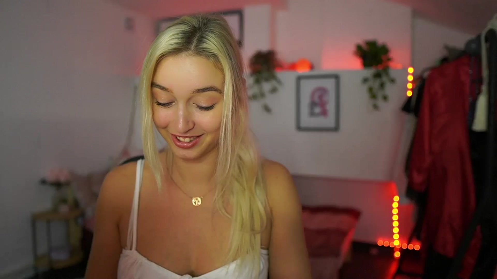 Gallery image thumbnail from Alexis__Texas's myfreecams stream on, 10/30/2024, 16:17 image 19 of 20
