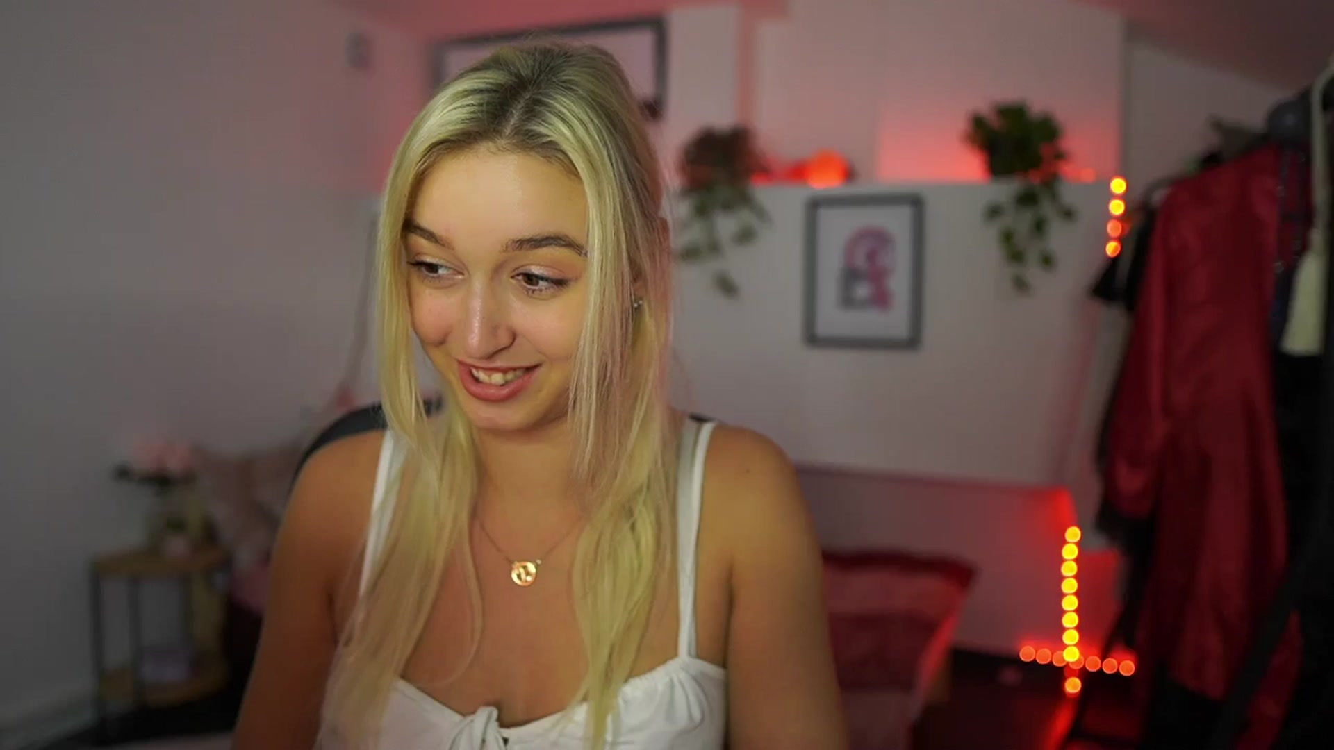 Gallery image thumbnail from Alexis__Texas's myfreecams stream on, 10/30/2024, 17:48 image 3 of 20