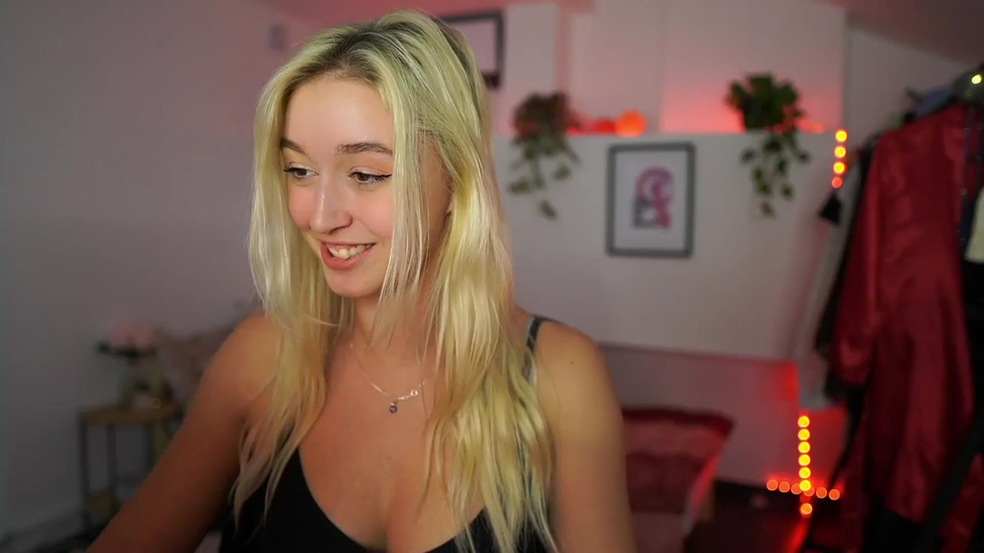 Gallery image thumbnail from Alexis__Texas's myfreecams stream on, 11/03/2024, 24:22 image 2 of 20