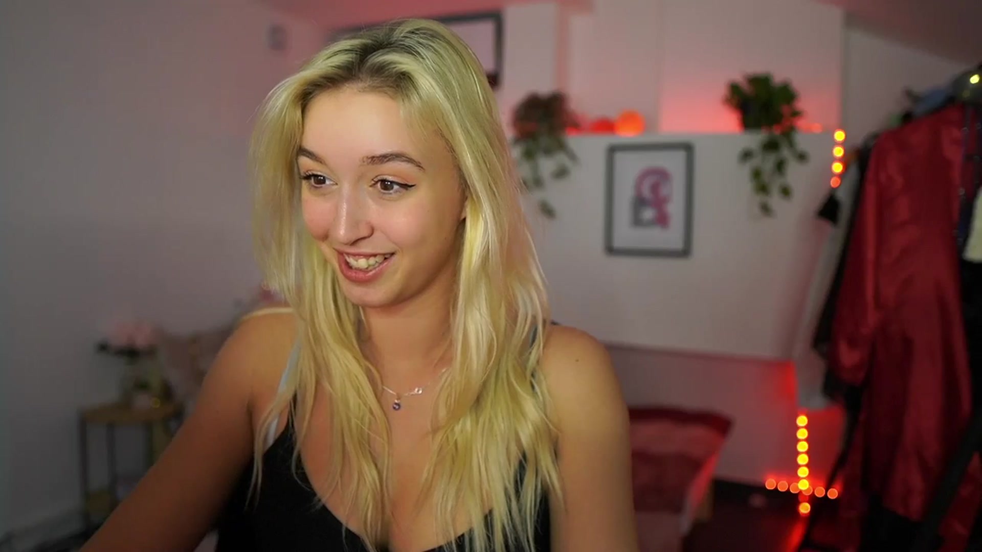 Gallery image thumbnail from Alexis__Texas's myfreecams stream on, 11/03/2024, 24:22 image 3 of 20
