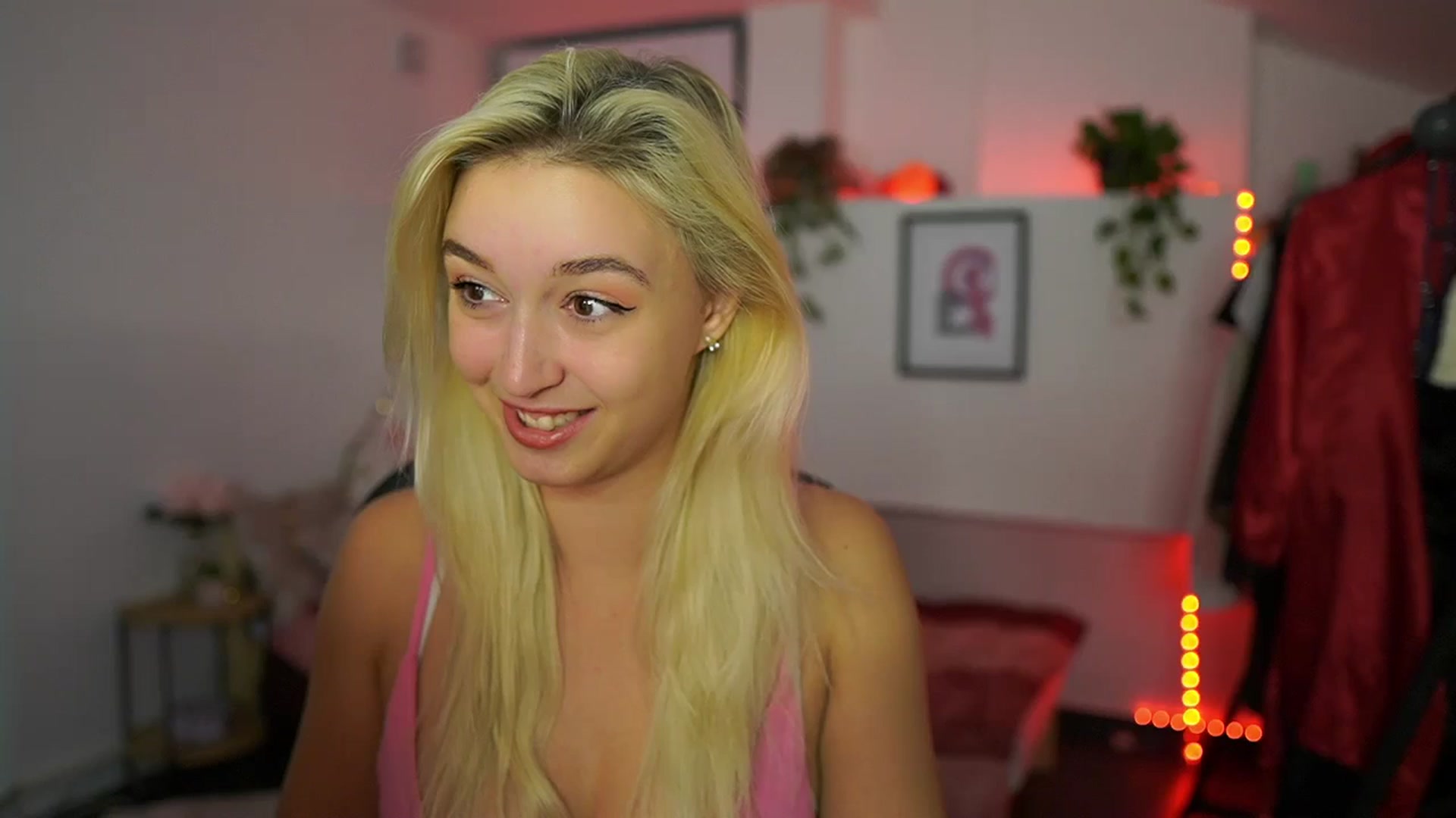 Gallery image thumbnail from Alexis__Texas's myfreecams stream on, 11/03/2024, 19:46 image 2 of 20