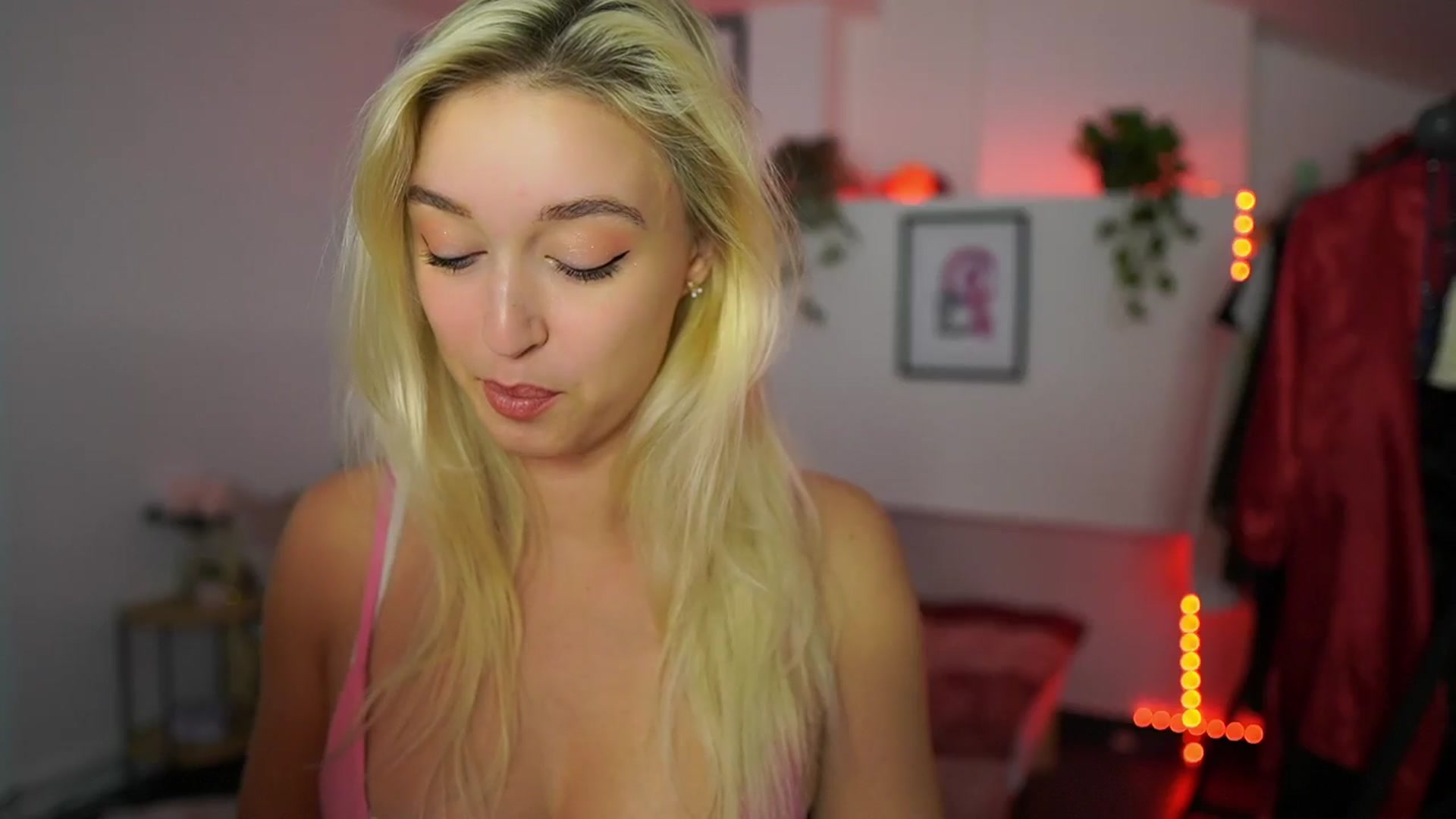 Gallery image thumbnail from Alexis__Texas's myfreecams stream on, 11/03/2024, 19:46 image 6 of 20