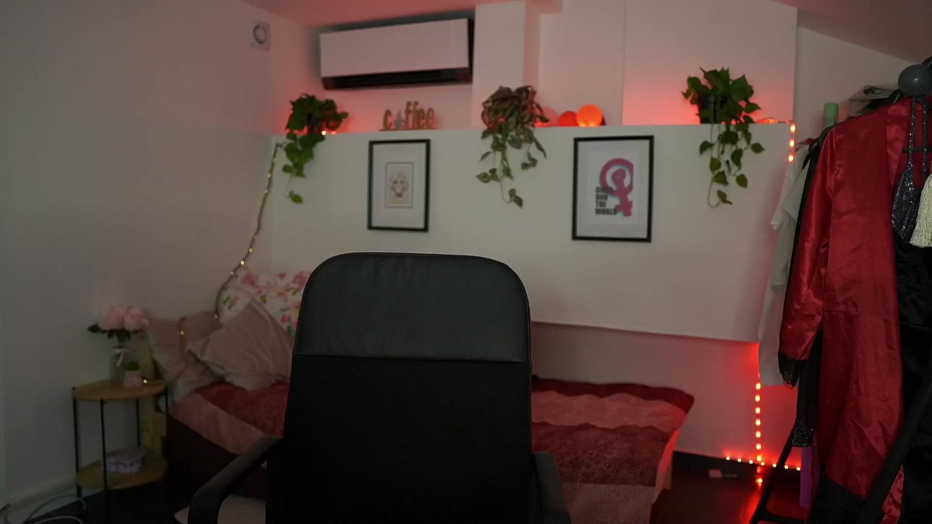 Gallery image thumbnail from Alexis__Texas's myfreecams stream on, 11/05/2024, 20:32 image 10 of 20