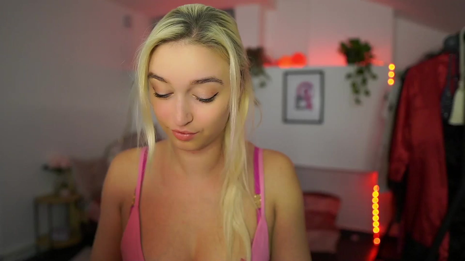 Gallery image thumbnail from Alexis__Texas's myfreecams stream on, 11/08/2024, 19:59 image 16 of 20