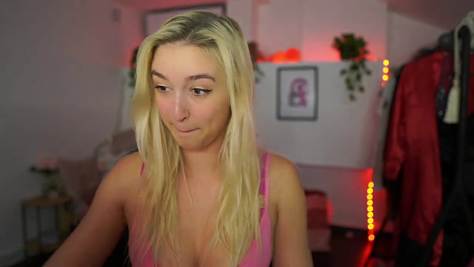 Gallery image thumbnail from Alexis__Texas's myfreecams stream on, 11/08/2024, 21:00 image 15 of 20