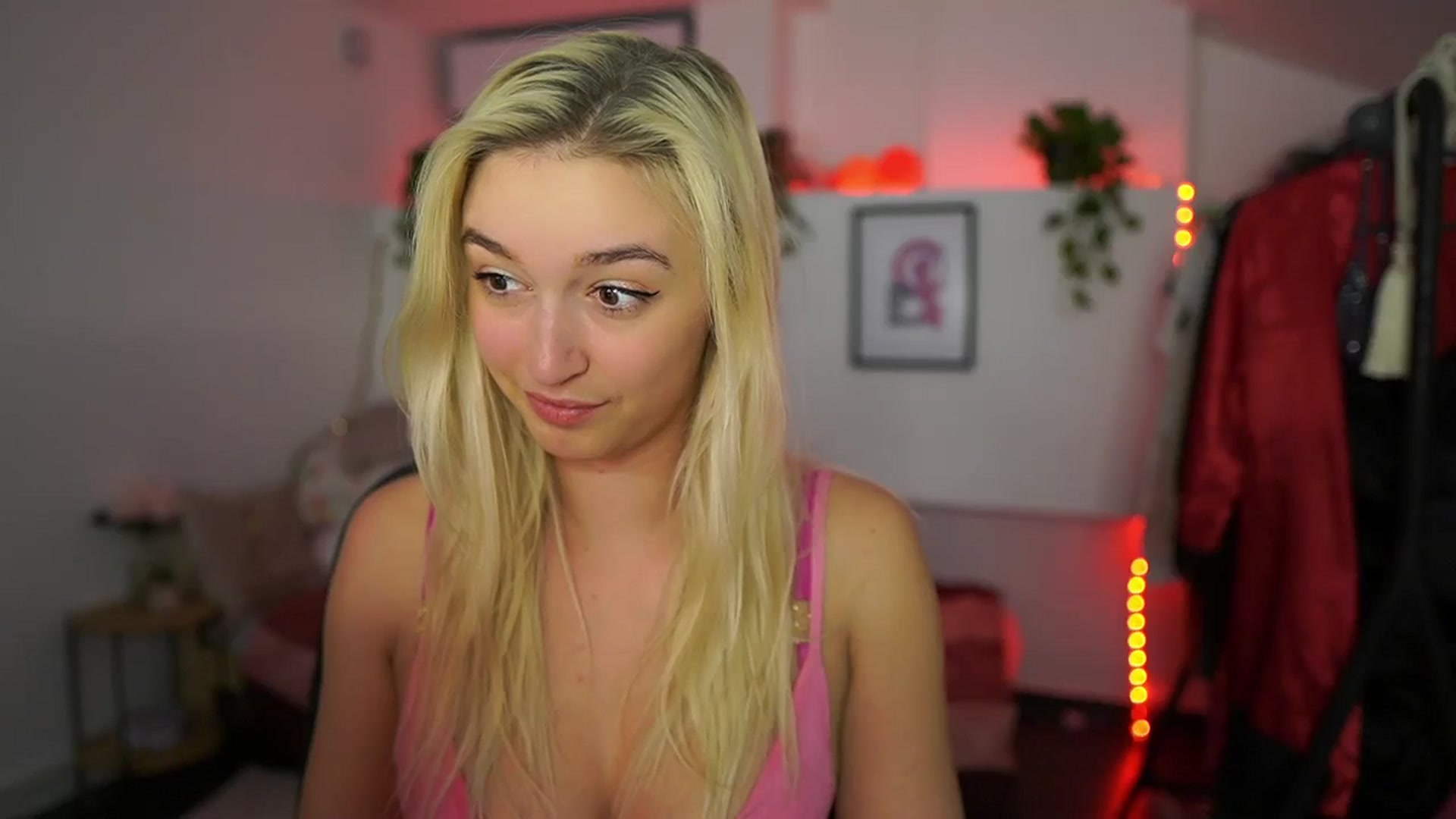 Gallery image thumbnail from Alexis__Texas's myfreecams stream on, 11/08/2024, 21:00 image 16 of 20