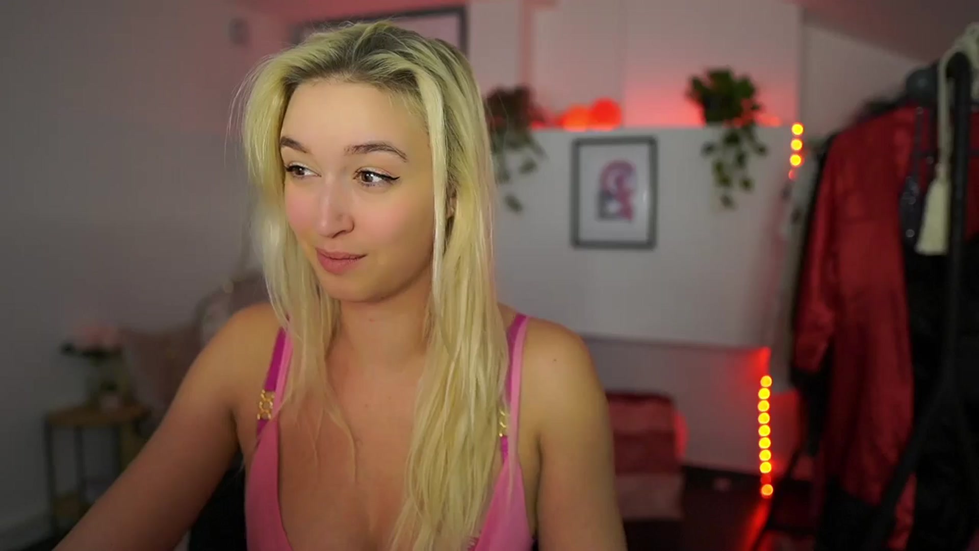 Gallery image thumbnail from Alexis__Texas's myfreecams stream on, 11/08/2024, 22:12 image 5 of 20