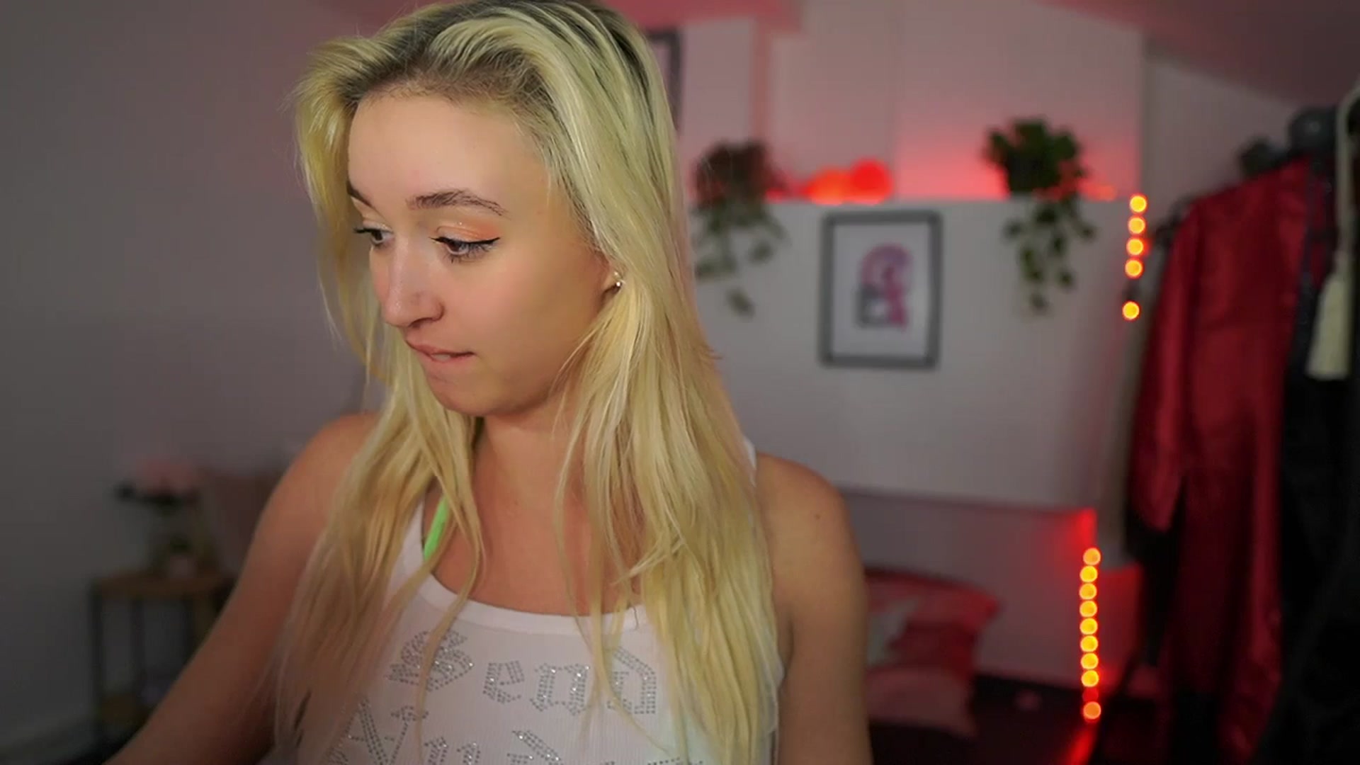 Gallery image thumbnail from Alexis__Texas's myfreecams stream on, 11/09/2024, 19:05 image 14 of 20
