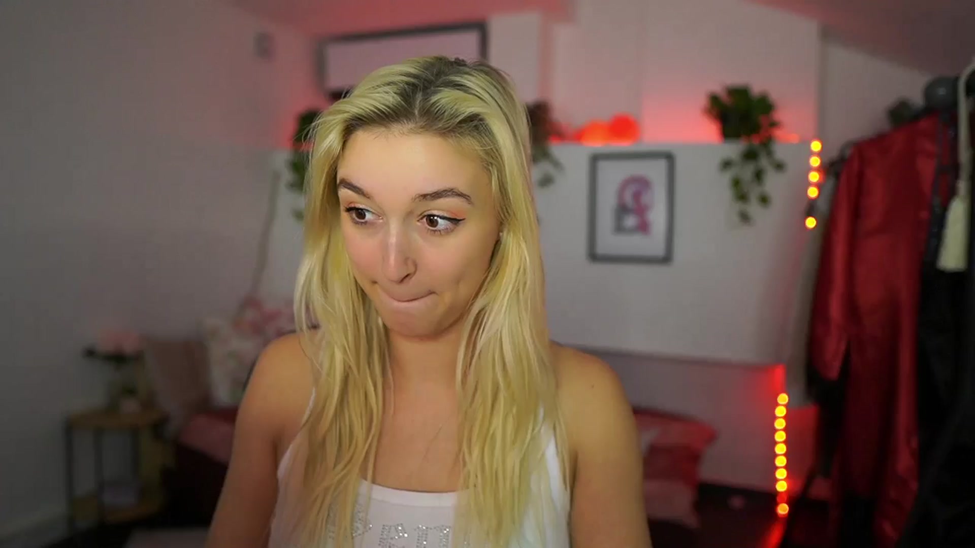 Gallery image thumbnail from Alexis__Texas's myfreecams stream on, 11/09/2024, 19:05 image 4 of 20
