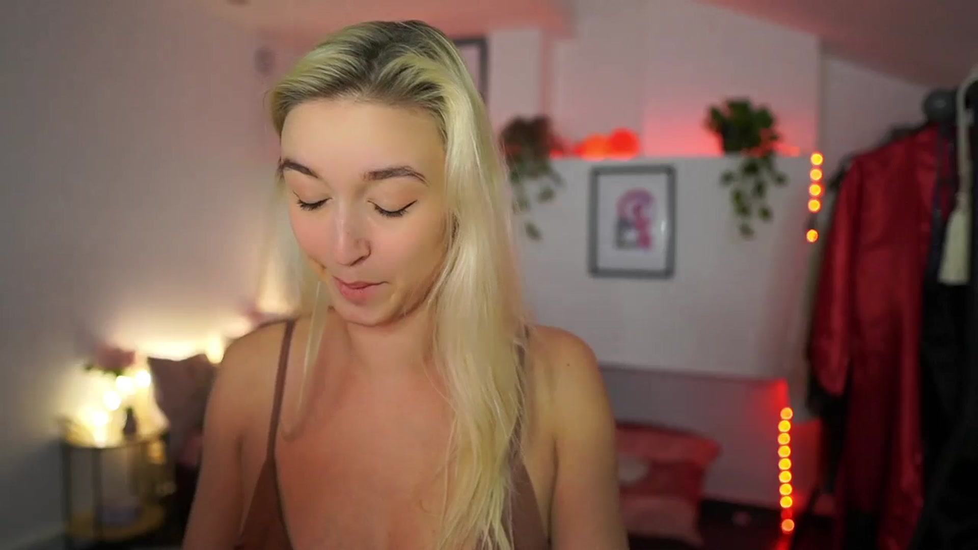 Gallery image thumbnail from Alexis__Texas's myfreecams stream on, 11/10/2024, 21:21 image 16 of 20