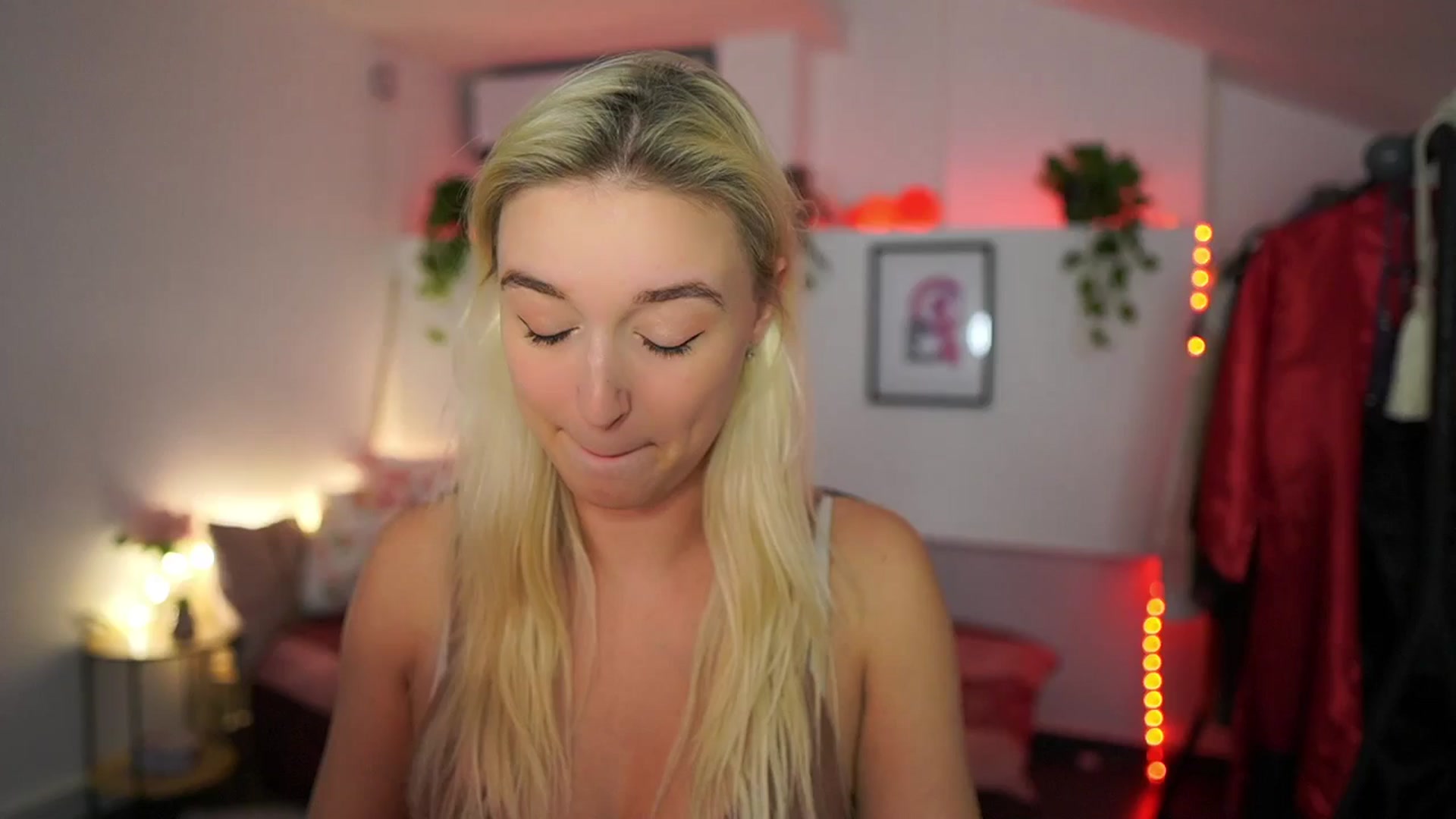Gallery image thumbnail from Alexis__Texas's myfreecams stream on, 11/10/2024, 22:30 image 2 of 20