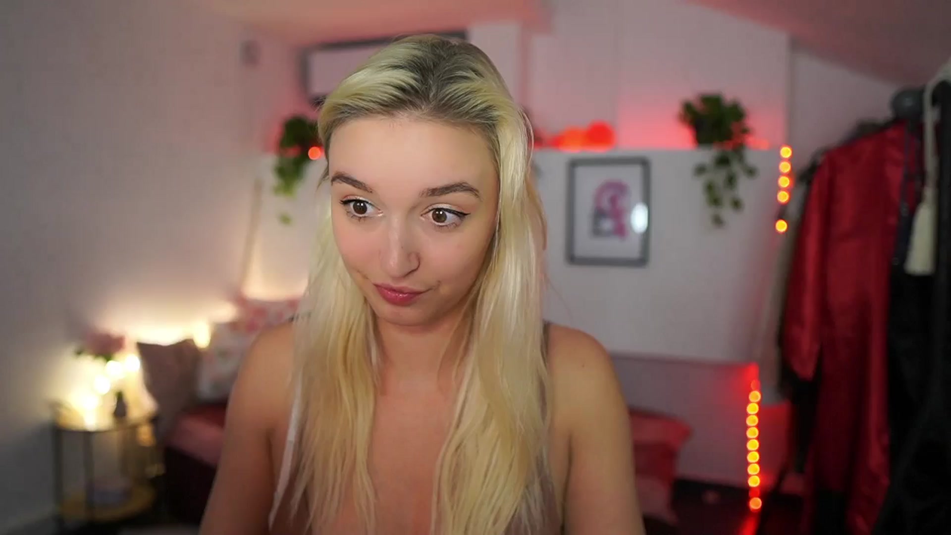 Gallery image thumbnail from Alexis__Texas's myfreecams stream on, 11/10/2024, 22:30 image 14 of 20