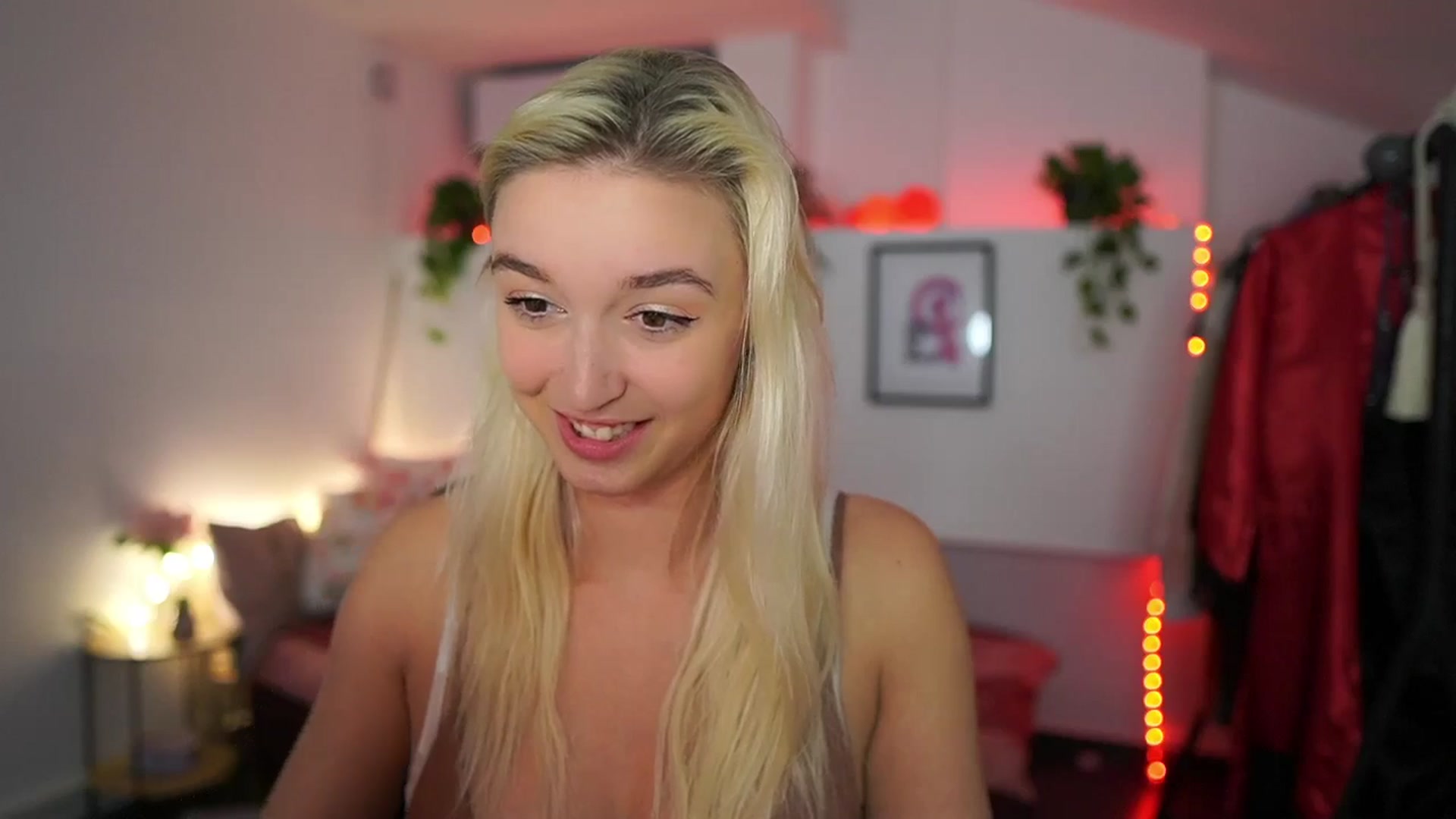Gallery image thumbnail from Alexis__Texas's myfreecams stream on, 11/10/2024, 22:30 image 13 of 20