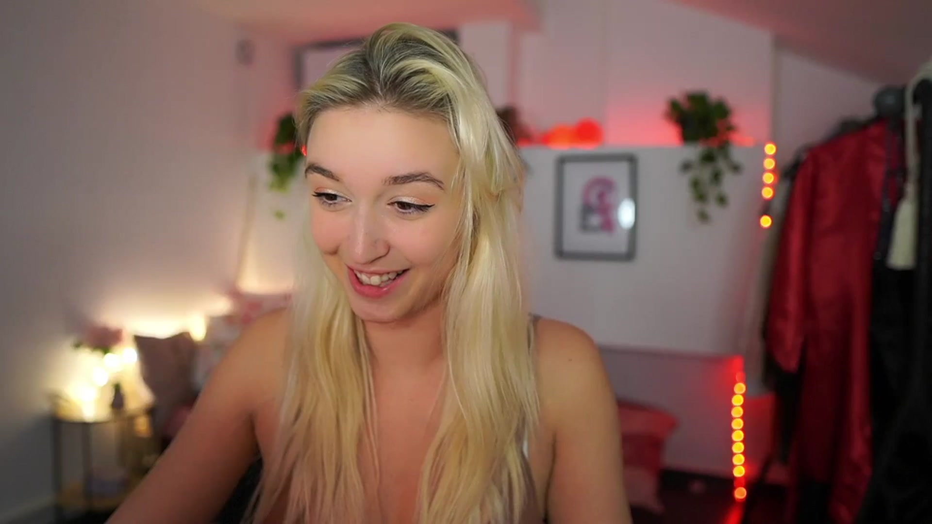 Gallery image thumbnail from Alexis__Texas's myfreecams stream on, 11/10/2024, 22:30 image 16 of 20