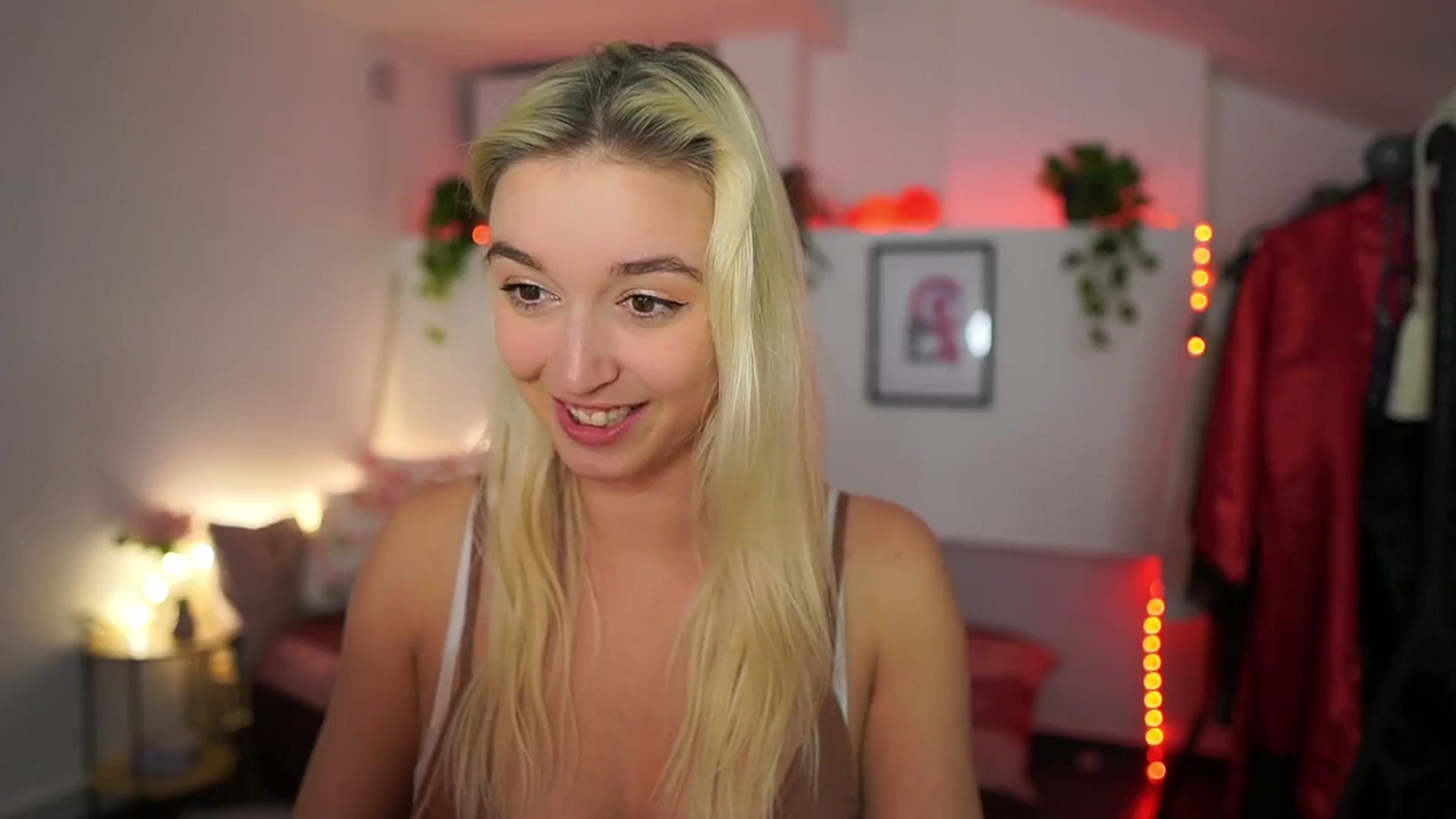 Gallery image thumbnail from Alexis__Texas's myfreecams stream on, 11/11/2024, 24:11 image 16 of 20