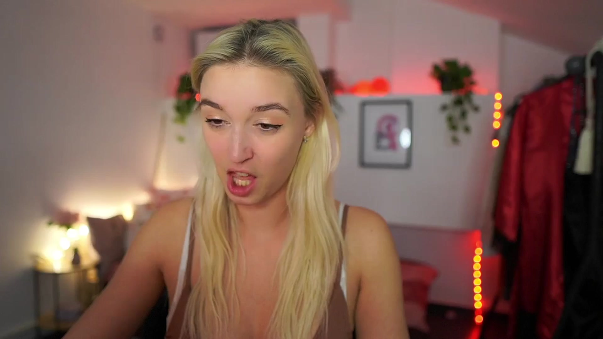 Gallery image thumbnail from Alexis__Texas's myfreecams stream on, 11/11/2024, 24:11 image 18 of 20