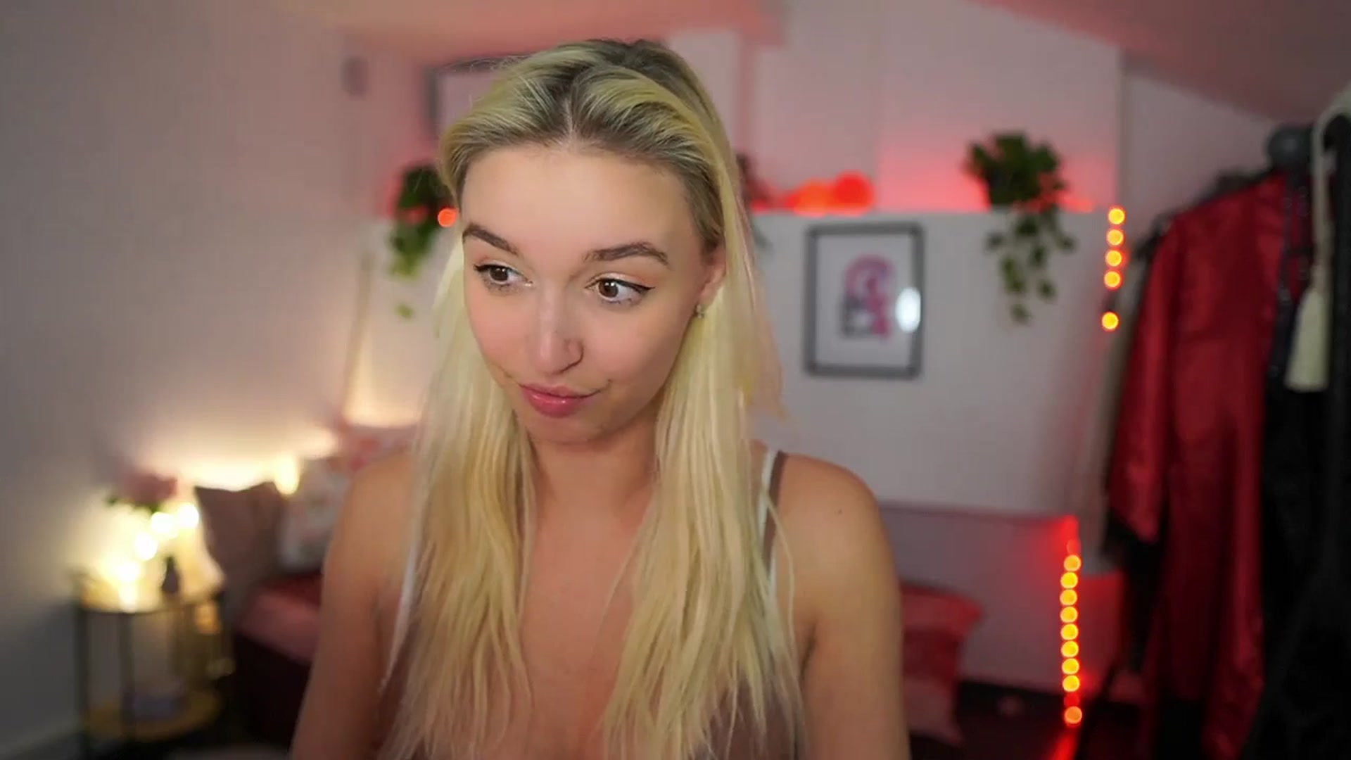Gallery image thumbnail from Alexis__Texas's myfreecams stream on, 11/11/2024, 24:11 image 10 of 20