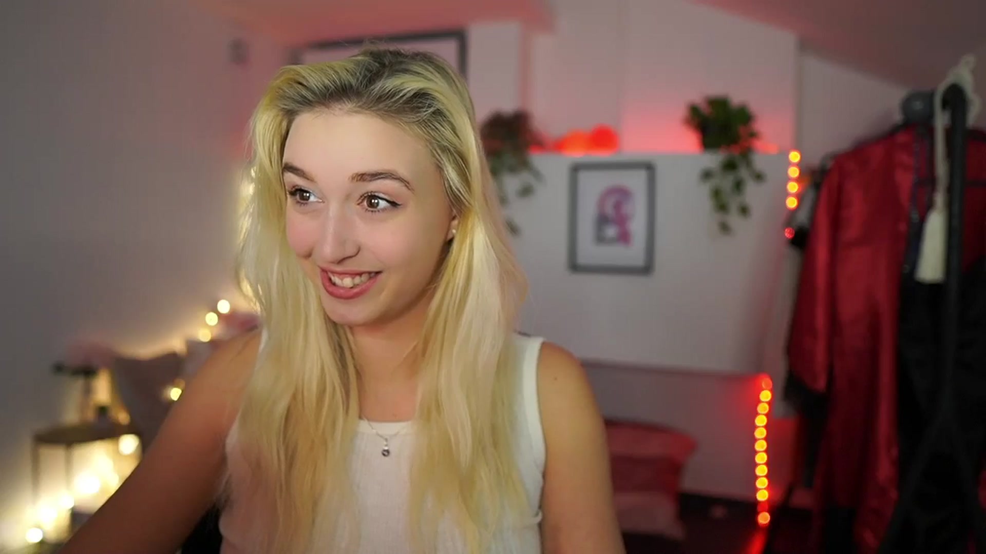 Gallery image thumbnail from Alexis__Texas's myfreecams stream on, 11/12/2024, 19:54 image 13 of 20