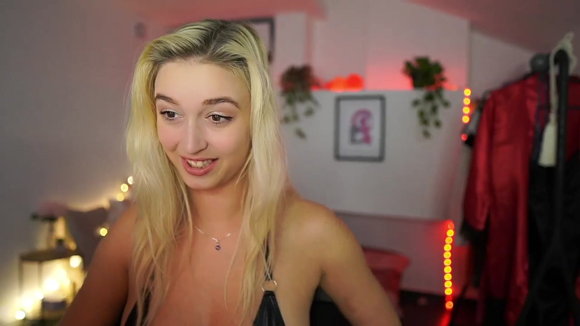 Gallery image thumbnail from Alexis__Texas's myfreecams stream on, 11/12/2024, 20:54 image 18 of 20