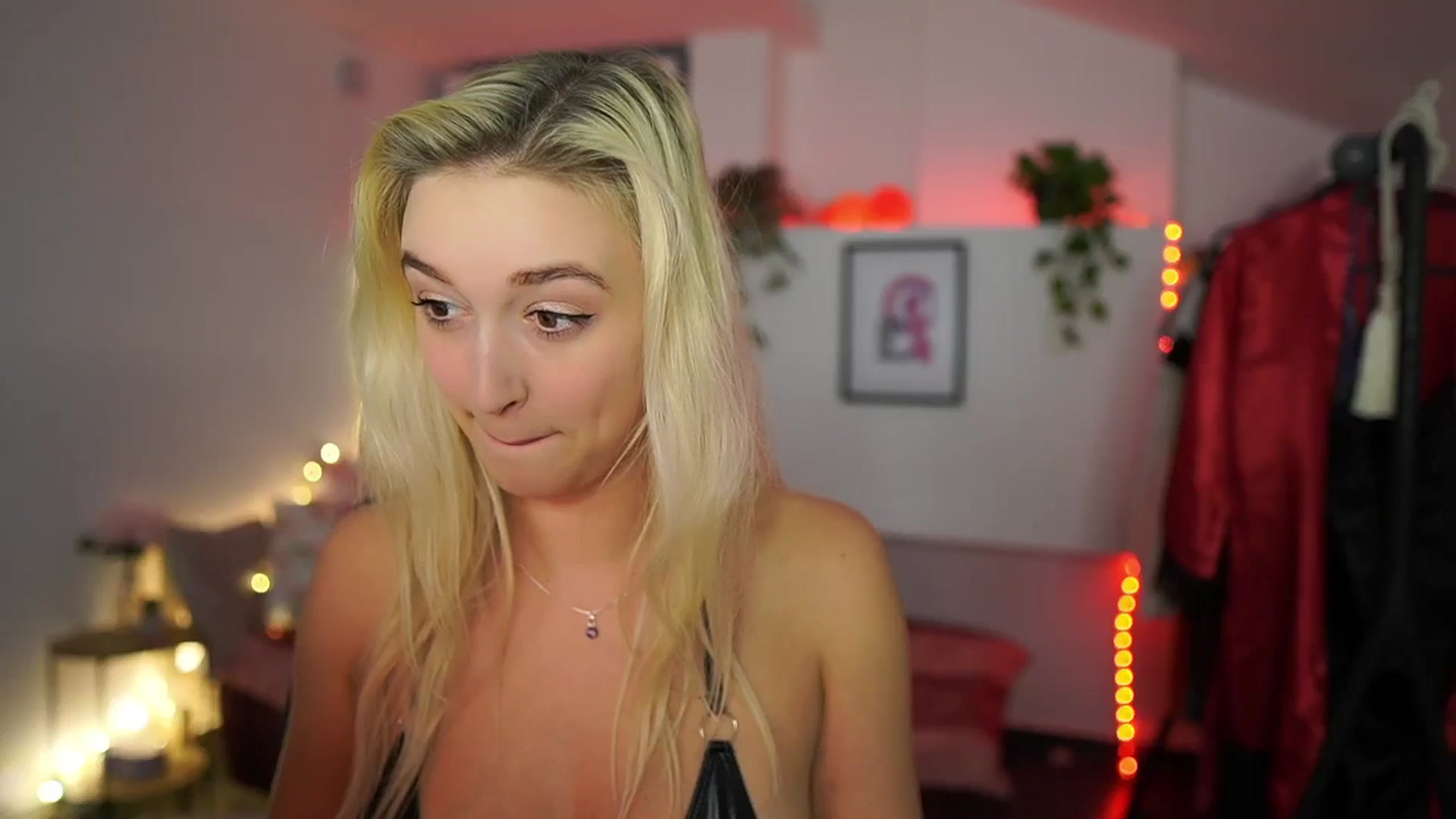 Gallery image thumbnail from Alexis__Texas's myfreecams stream on, 11/12/2024, 20:54 image 17 of 20