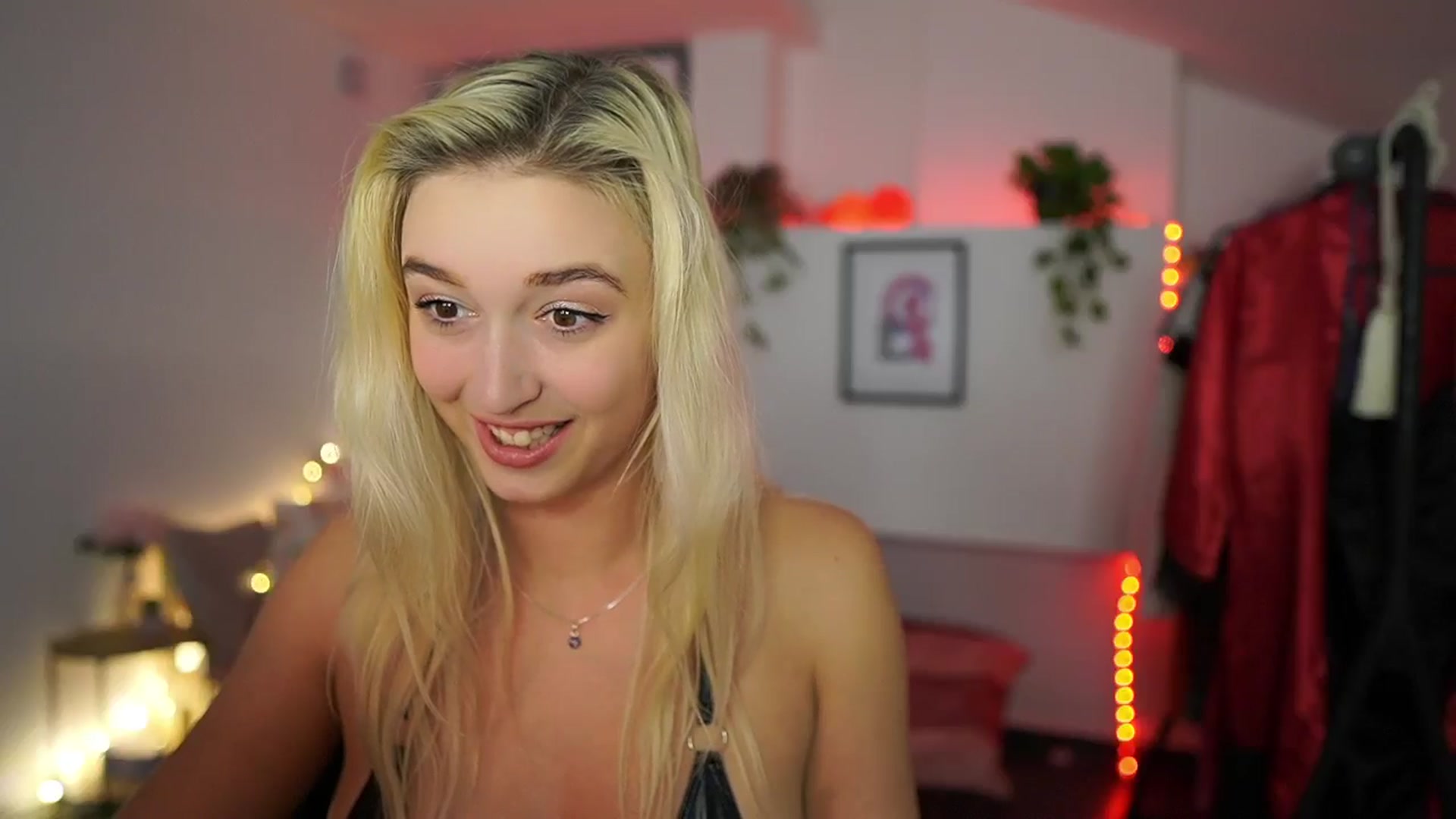 Gallery image thumbnail from Alexis__Texas's myfreecams stream on, 11/12/2024, 20:54 image 19 of 20