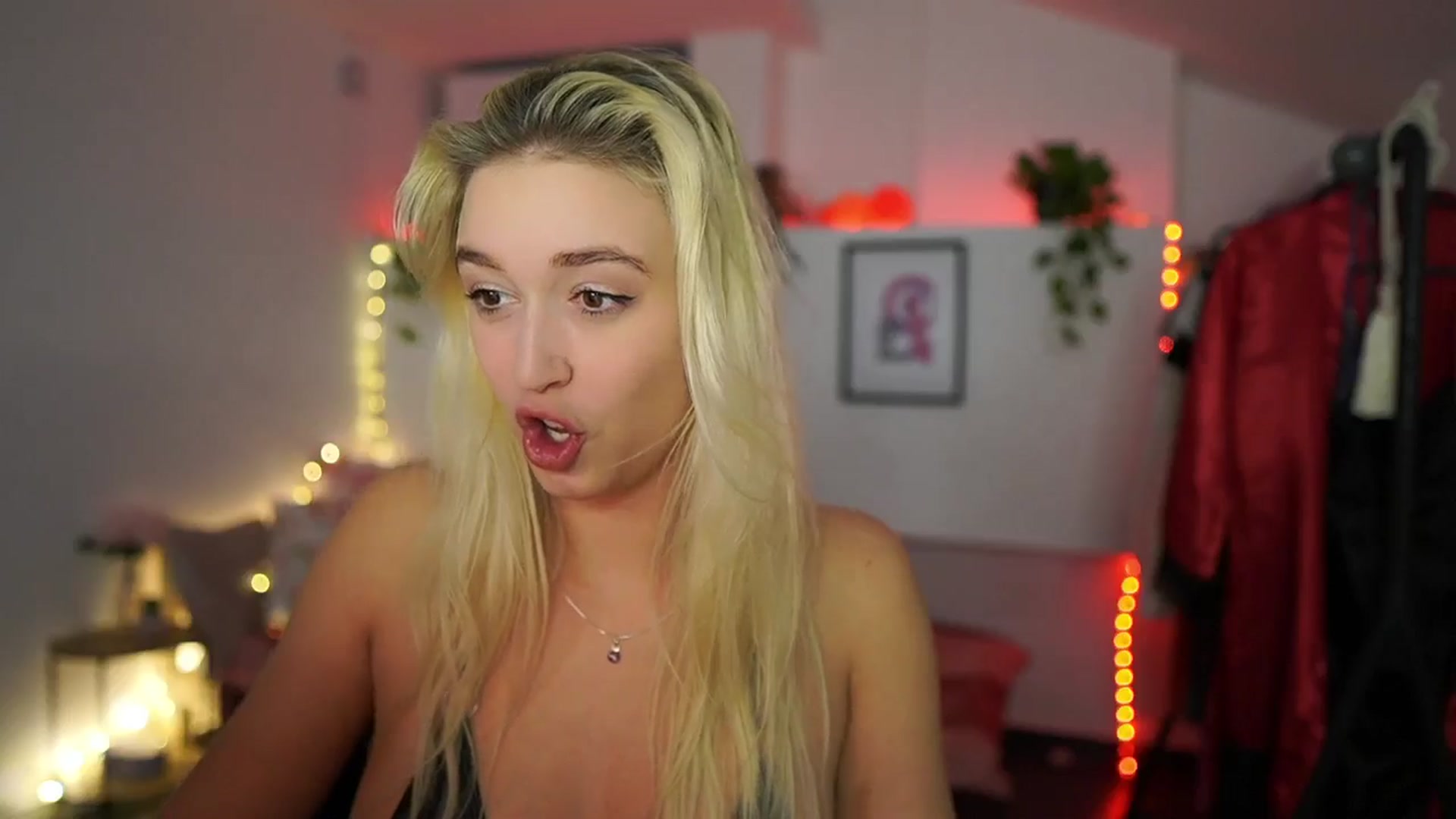 Gallery image thumbnail from Alexis__Texas's myfreecams stream on, 11/12/2024, 22:23 image 10 of 20