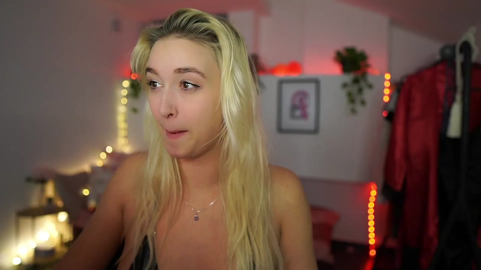 Gallery image thumbnail from Alexis__Texas's myfreecams stream on, 11/12/2024, 22:23 image 8 of 20