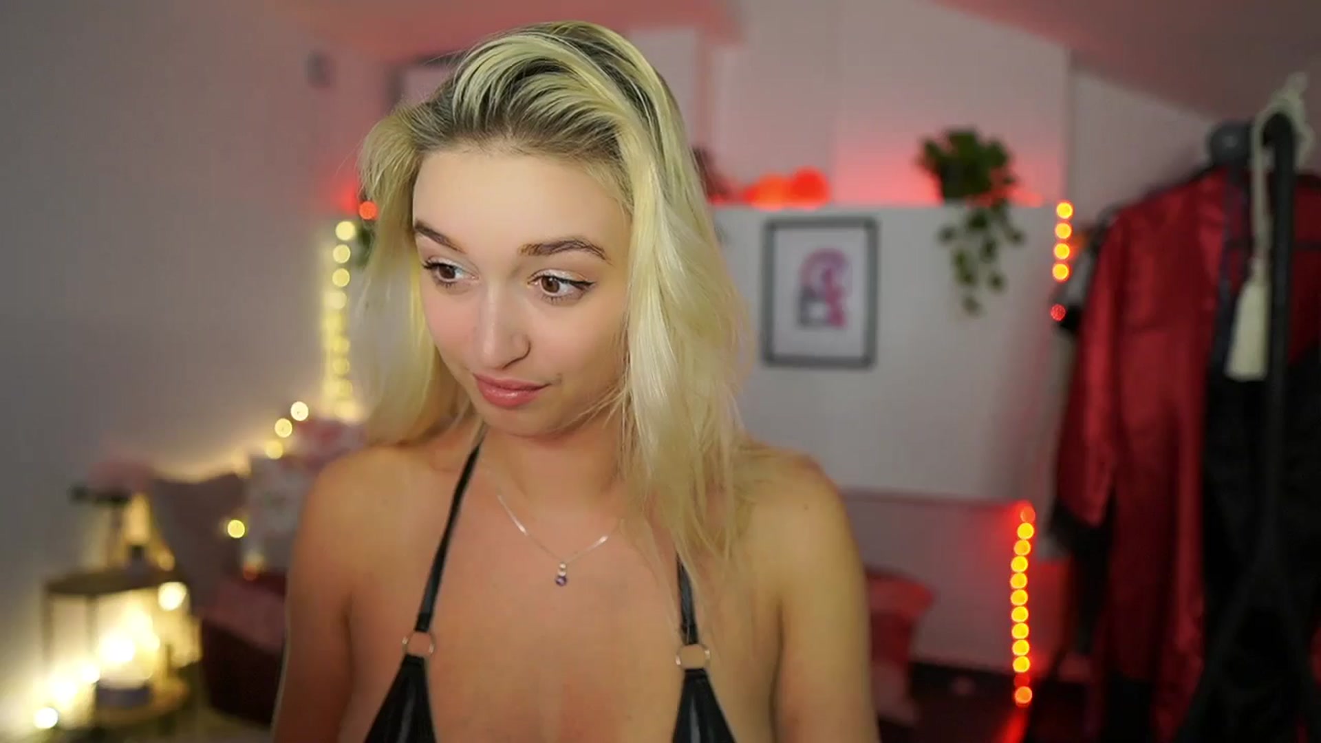 Gallery image thumbnail from Alexis__Texas's myfreecams stream on, 11/12/2024, 22:23 image 16 of 20