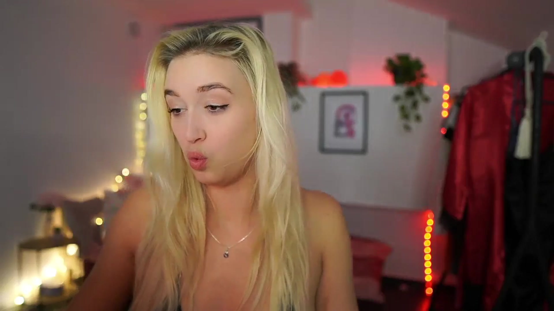 Gallery image thumbnail from Alexis__Texas's myfreecams stream on, 11/12/2024, 22:23 image 3 of 20