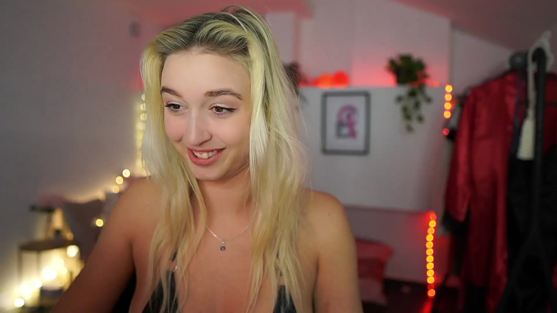 Gallery image thumbnail from Alexis__Texas's myfreecams stream on, 11/12/2024, 22:23 image 12 of 20