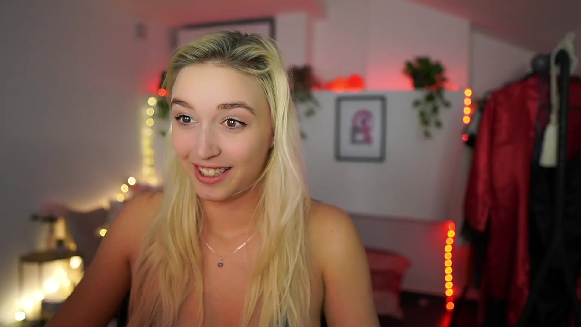 Gallery image thumbnail from Alexis__Texas's myfreecams stream on, 11/12/2024, 22:23 image 5 of 20