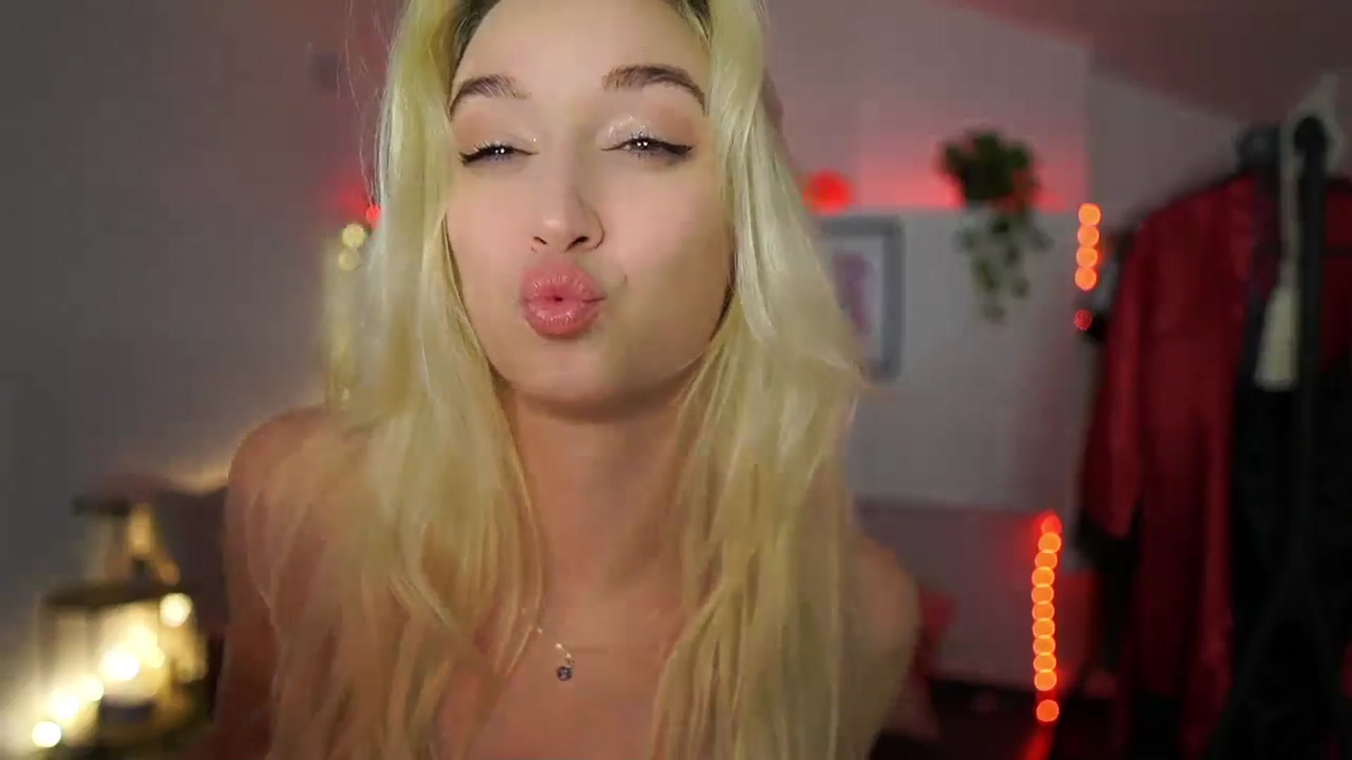 Gallery image thumbnail from Alexis__Texas's myfreecams stream on, 11/12/2024, 22:23 image 18 of 20