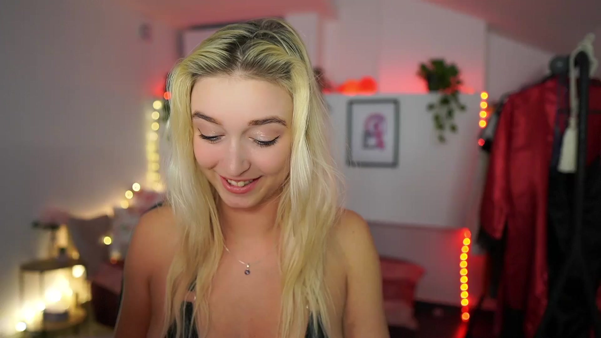 Gallery image thumbnail from Alexis__Texas's myfreecams stream on, 11/12/2024, 22:23 image 13 of 20