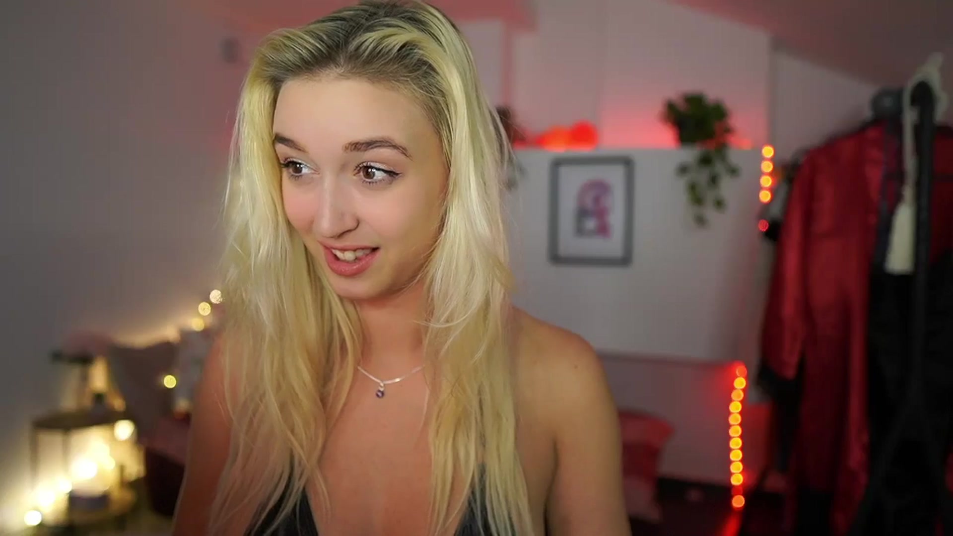 Gallery image thumbnail from Alexis__Texas's myfreecams stream on, 11/12/2024, 23:36 image 5 of 20